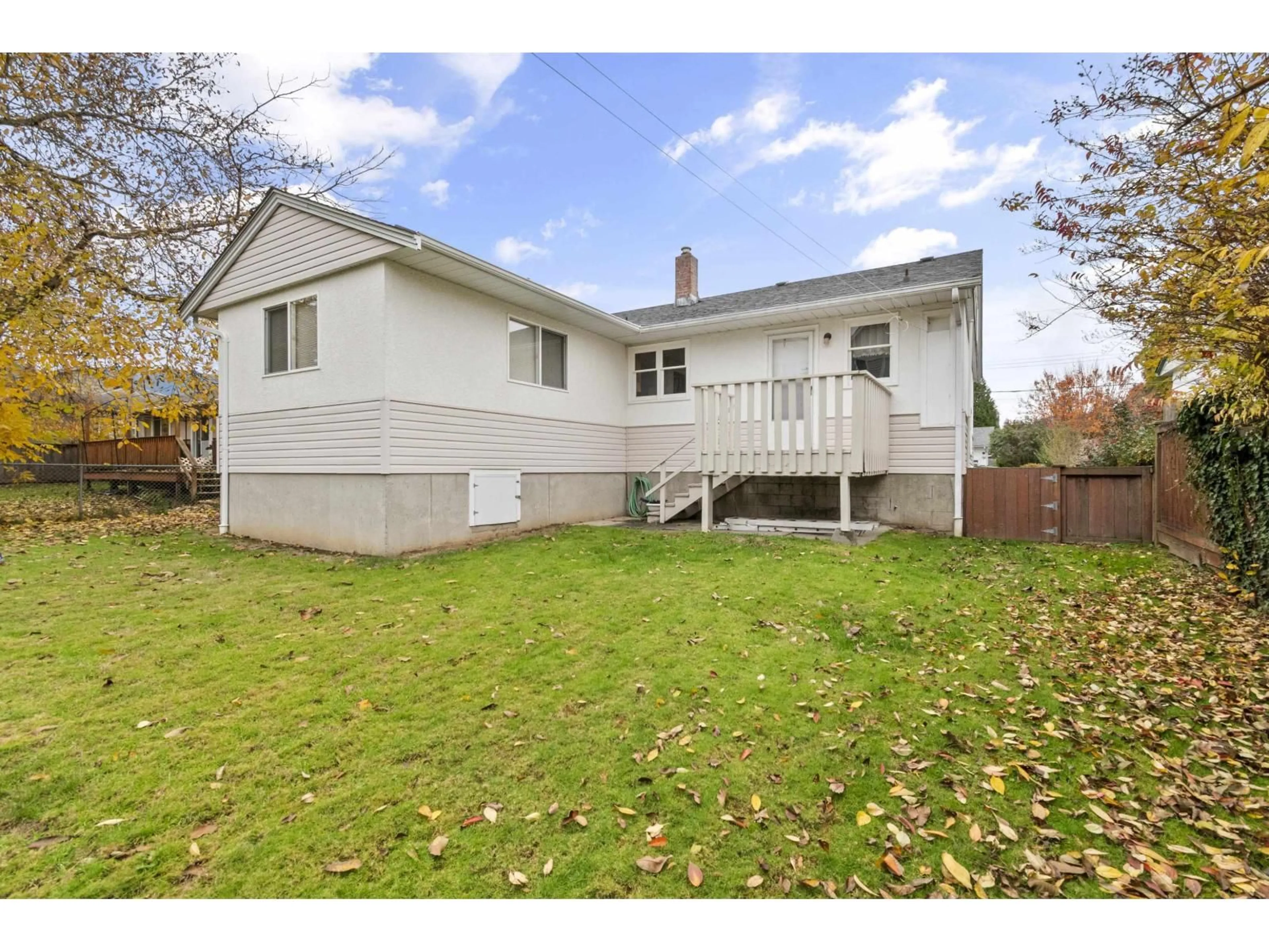 Home with vinyl exterior material, street for 45480 KIPP AVENUE, Chilliwack British Columbia V2P1Z4