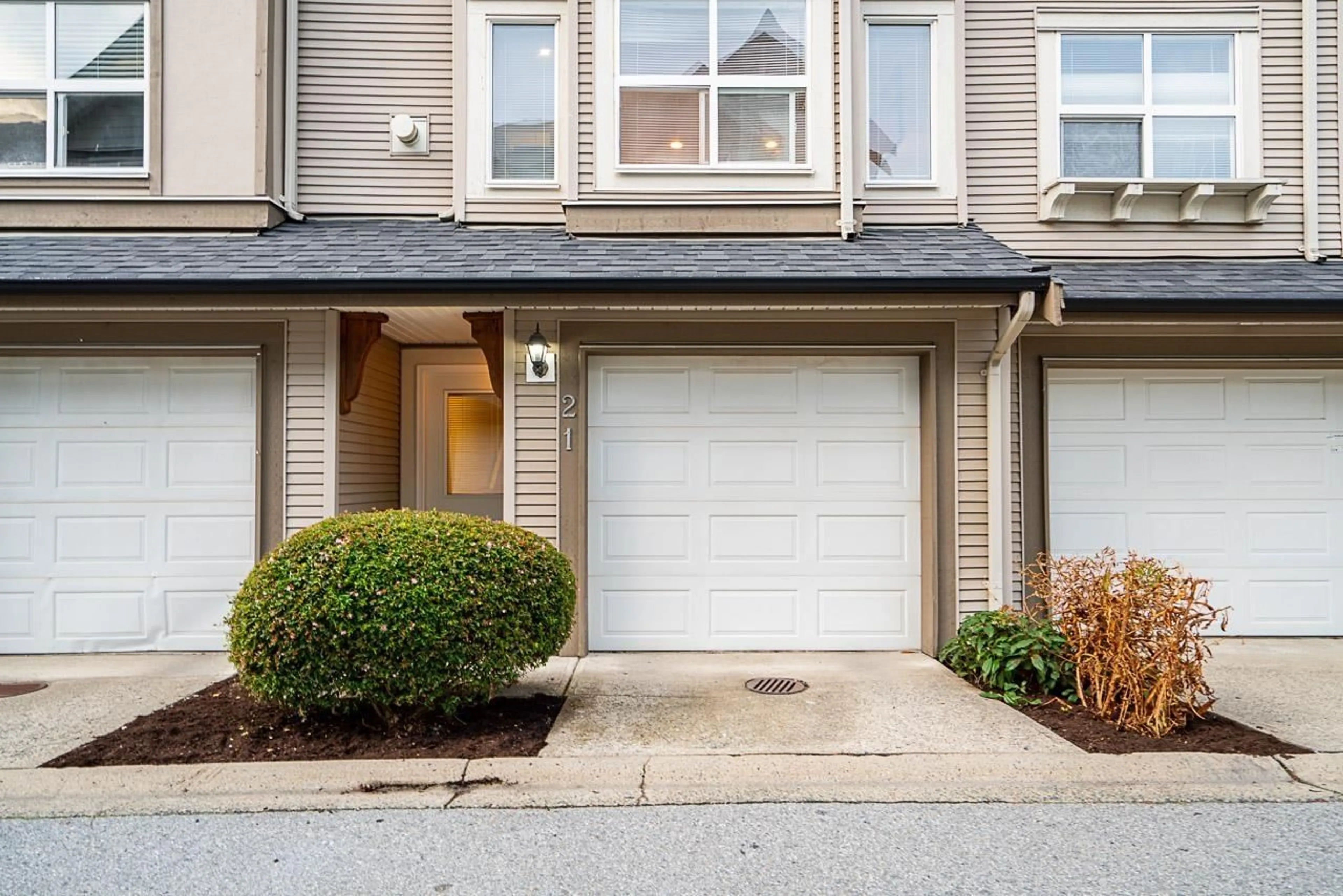Home with vinyl exterior material, street for 21 - 12677 63, Surrey British Columbia V3X3T3