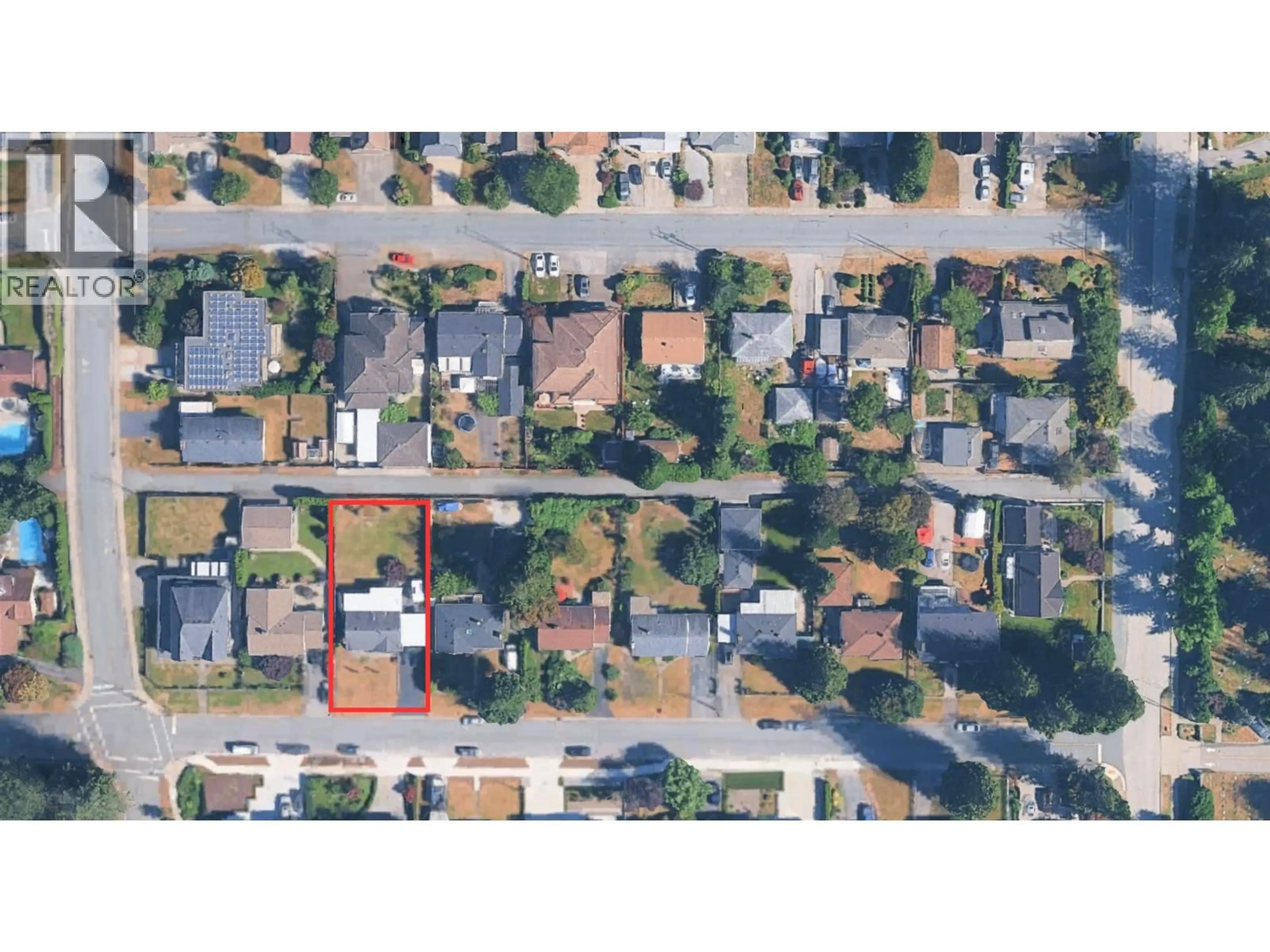 A pic from outside/outdoor area/front of a property/back of a property/a pic from drone, street for 705 IVY AVENUE, Coquitlam British Columbia V3J2J1