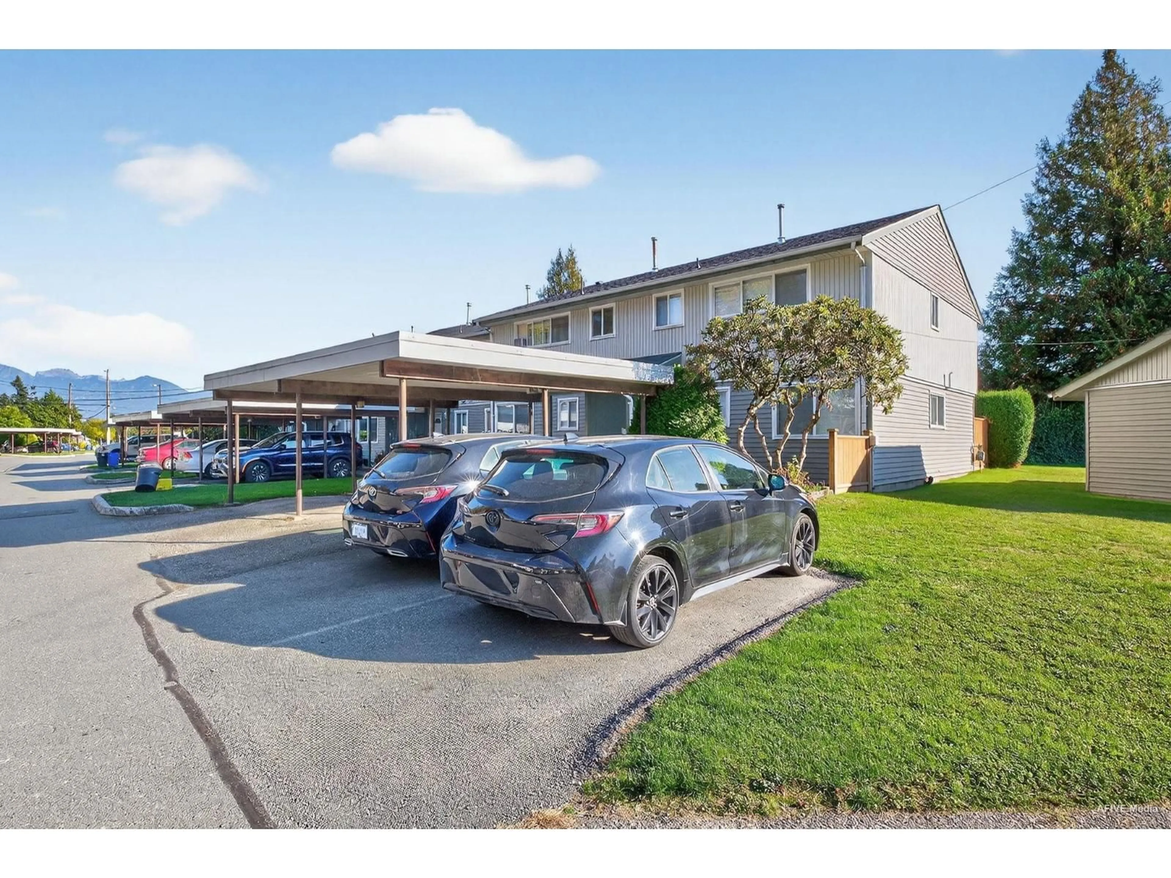 A pic from outside/outdoor area/front of a property/back of a property/a pic from drone, street for 99 - 45185 WOLFE ROAD, Chilliwack British Columbia V2P1V5