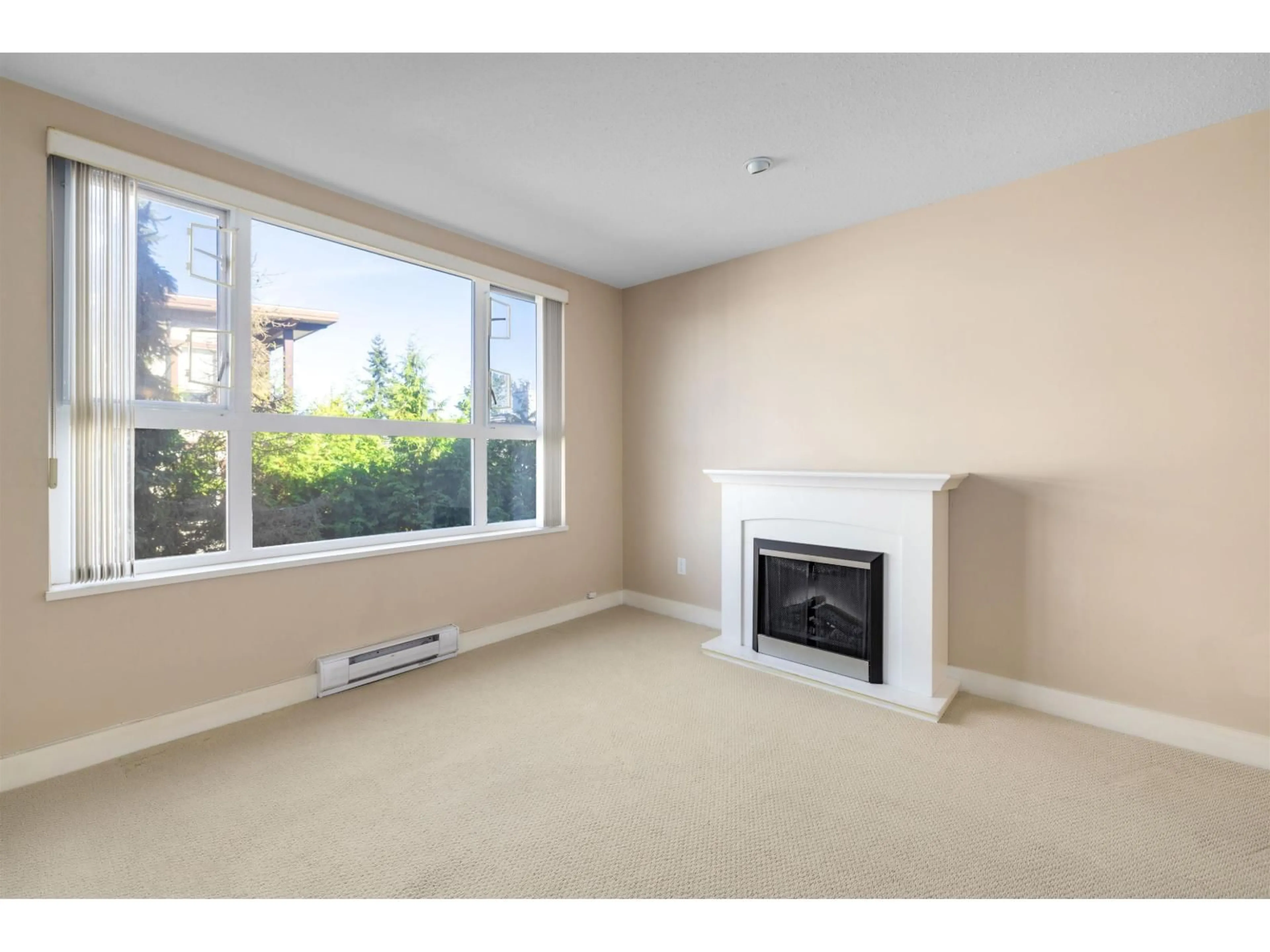 A pic of a room for 305 - 15265 17A, Surrey British Columbia V4A1V4