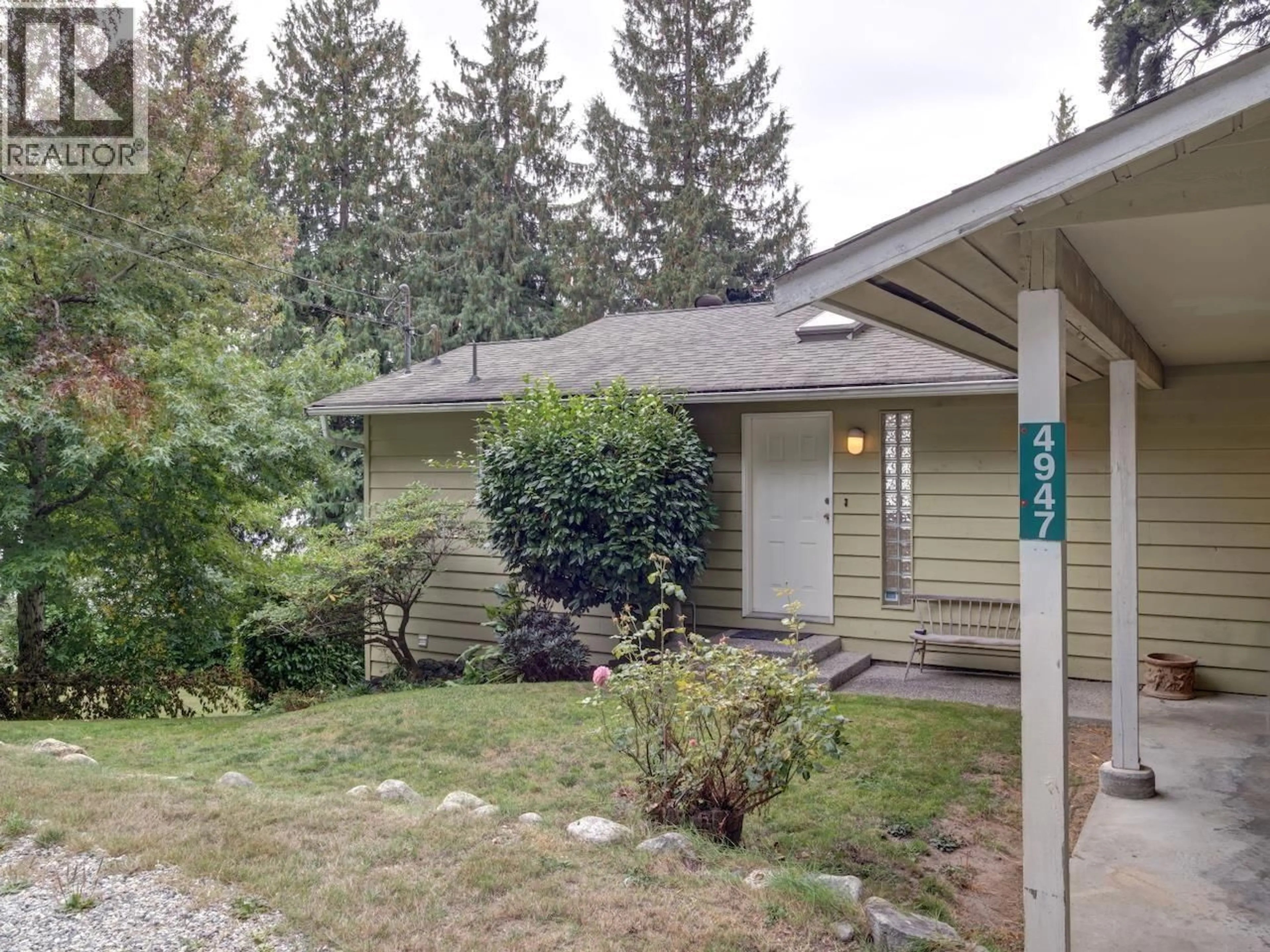 Home with vinyl exterior material, street for 4947 SUNSHINE COAST HIGHWAY, Sechelt British Columbia V7Z0B6