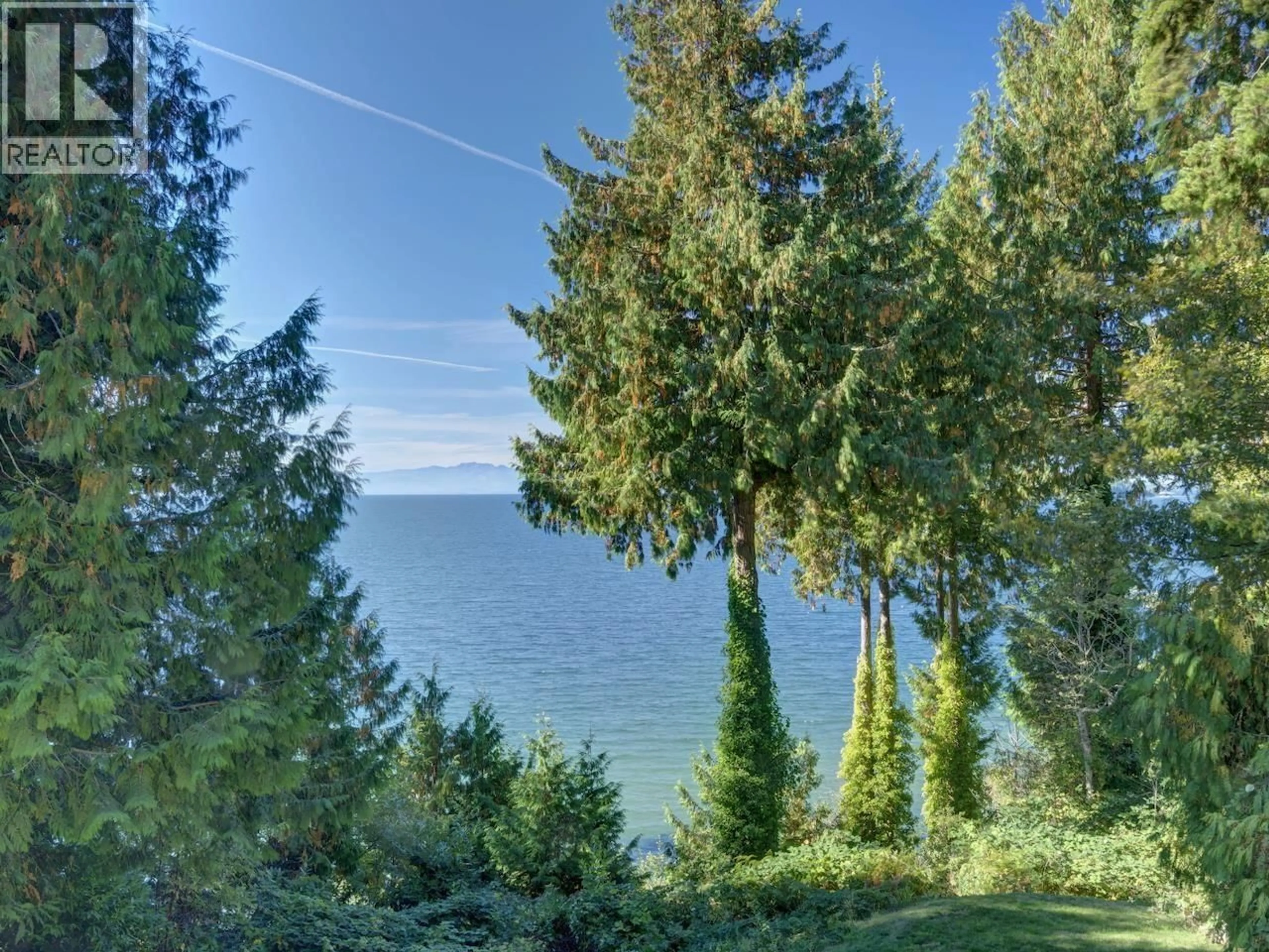 A pic from outside/outdoor area/front of a property/back of a property/a pic from drone, water/lake/river/ocean view for 4947 SUNSHINE COAST HIGHWAY, Sechelt British Columbia V7Z0B6