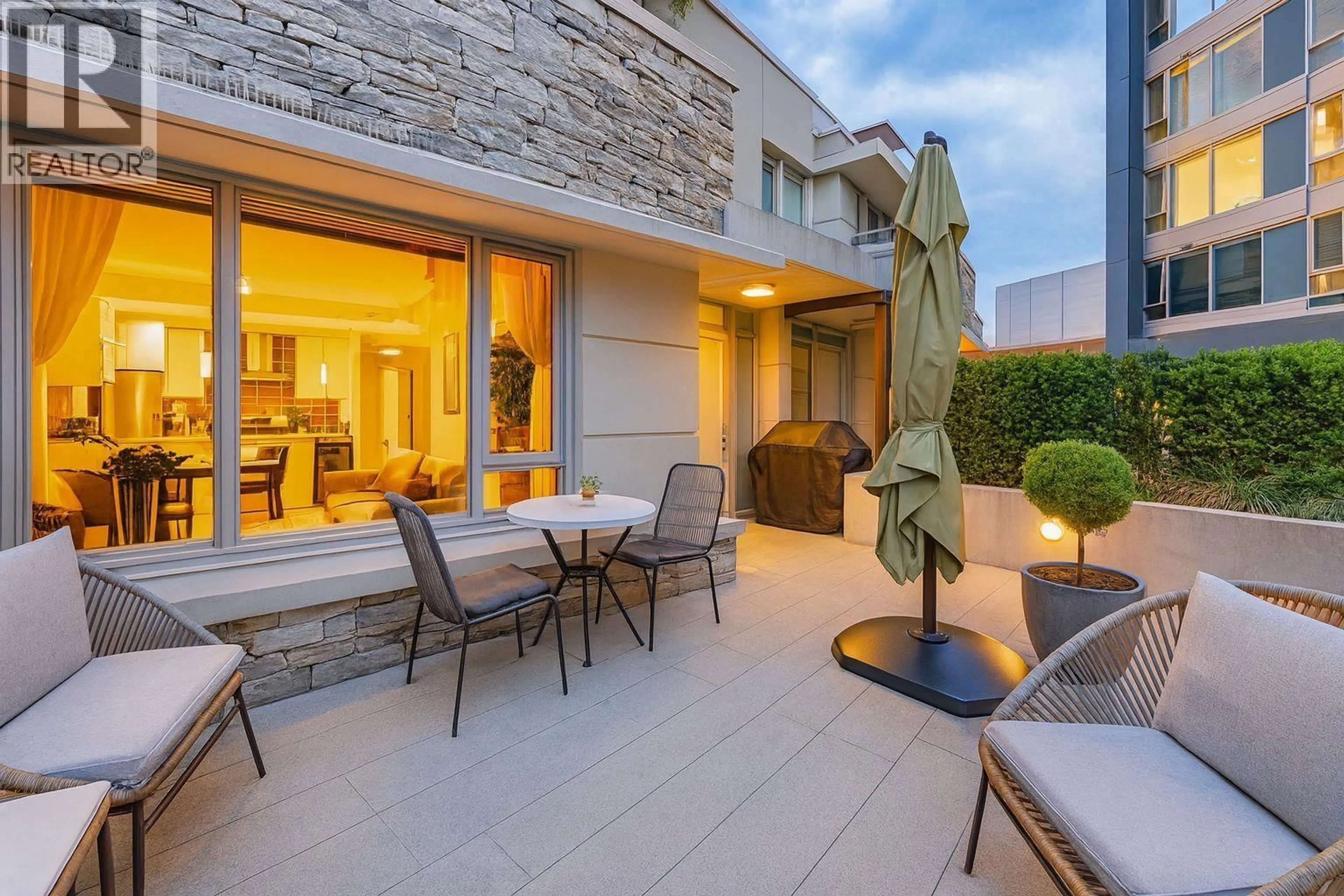 Patio, street for 226 - 188 KEEFER PLACE, Vancouver British Columbia V6B0J1