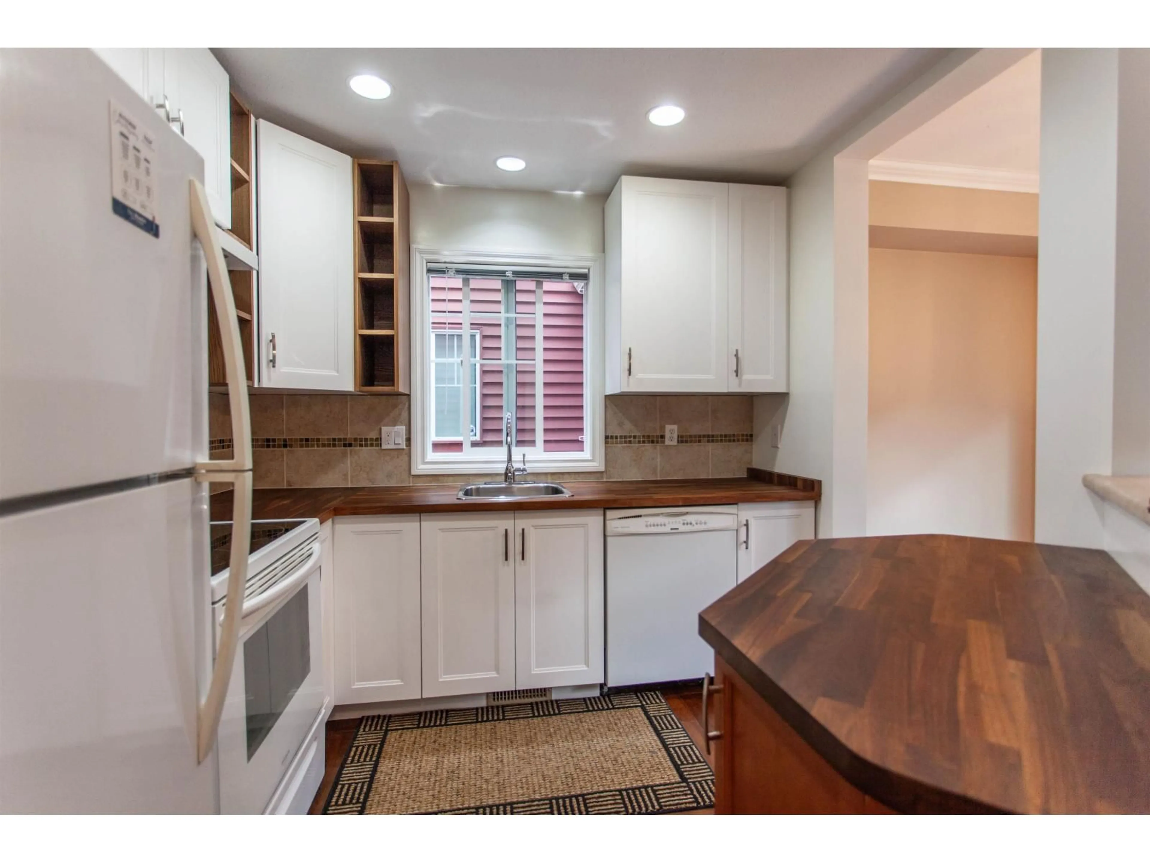 Standard kitchen, ceramic/tile floor for 8 - 7519 MORROW ROAD, Agassiz British Columbia V0M1A2