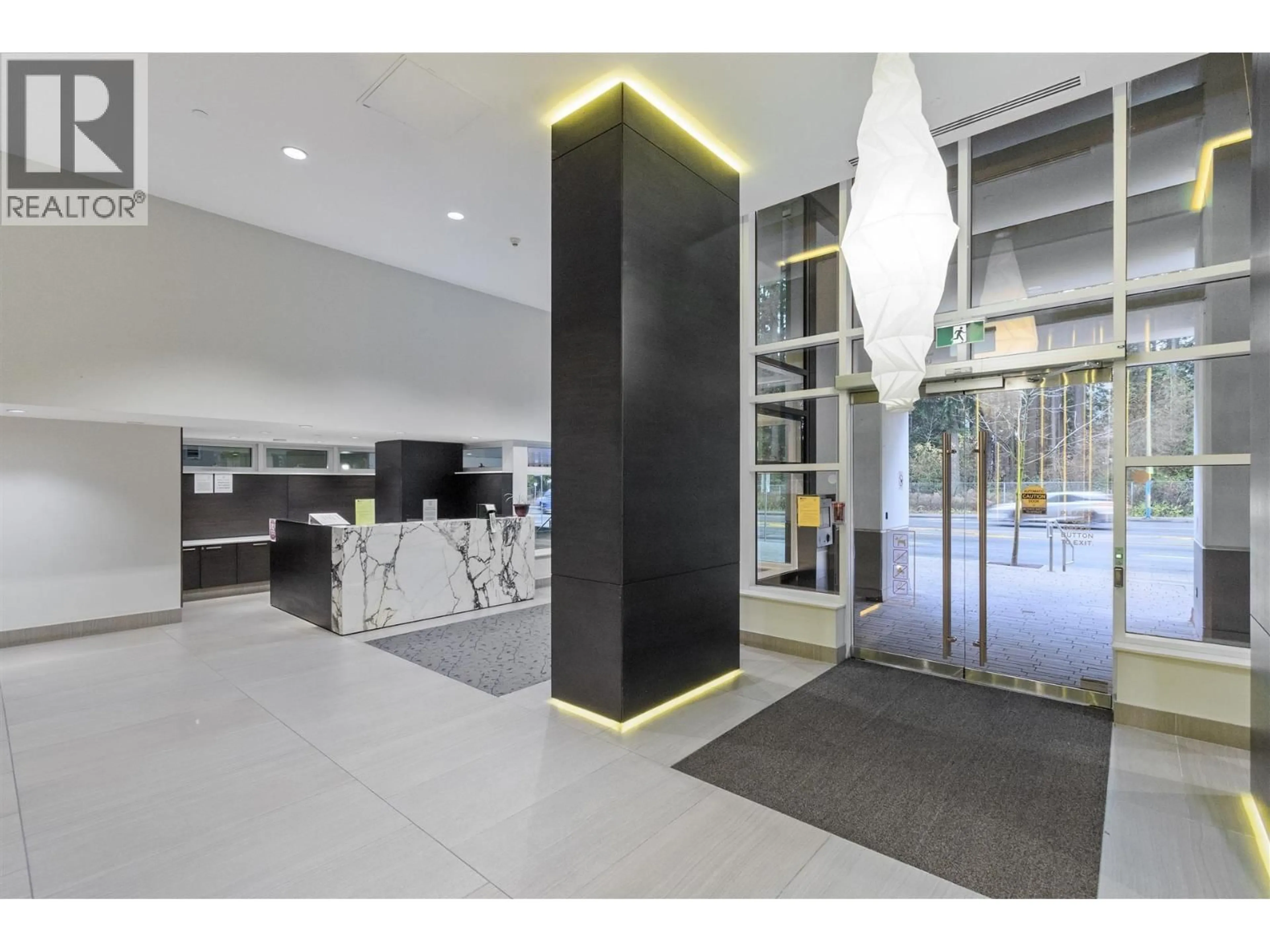 Indoor foyer for 2207 - 3080 LINCOLN AVENUE, Coquitlam British Columbia V3B0L9