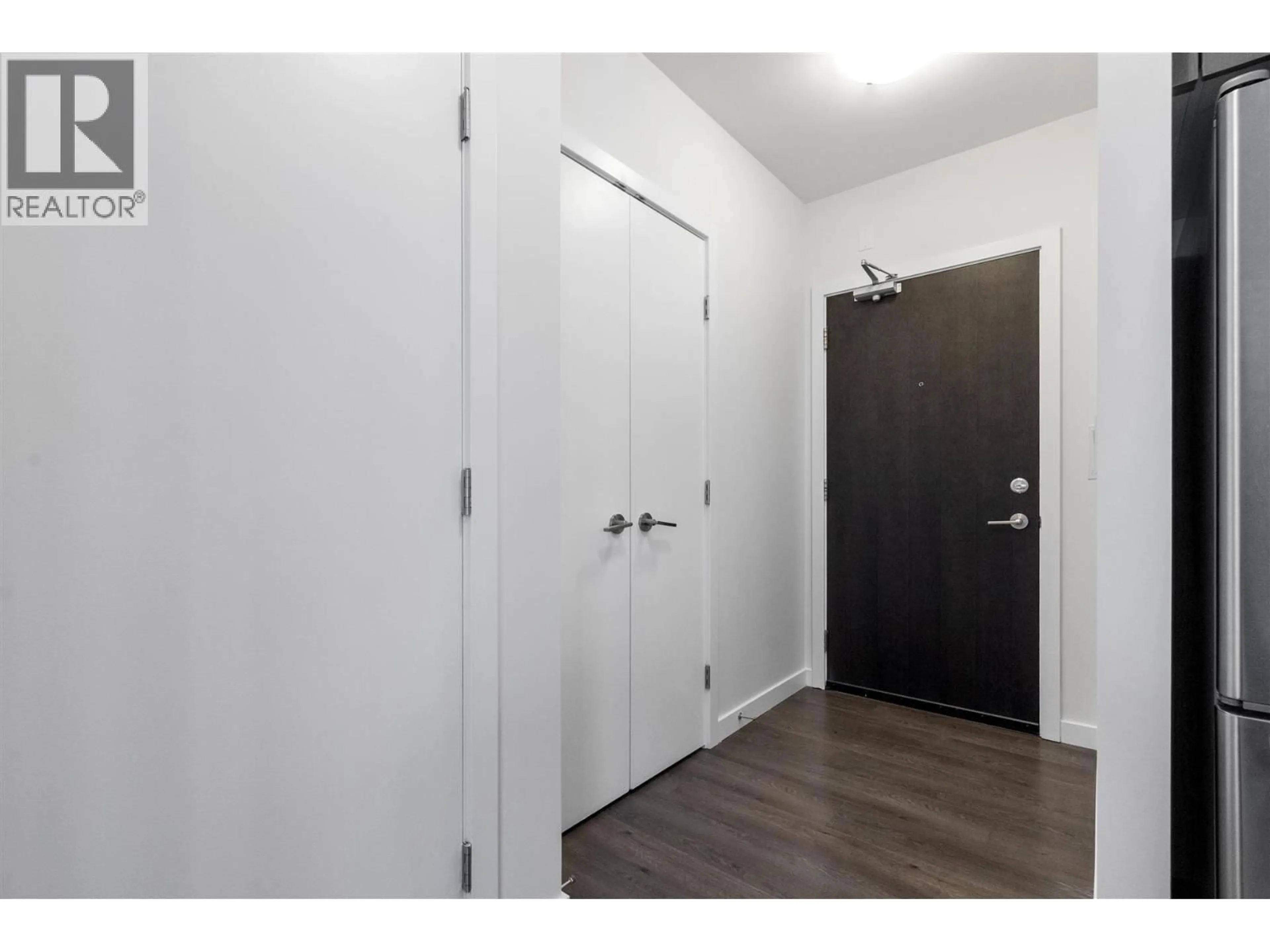 Indoor entryway for 2207 - 3080 LINCOLN AVENUE, Coquitlam British Columbia V3B0L9