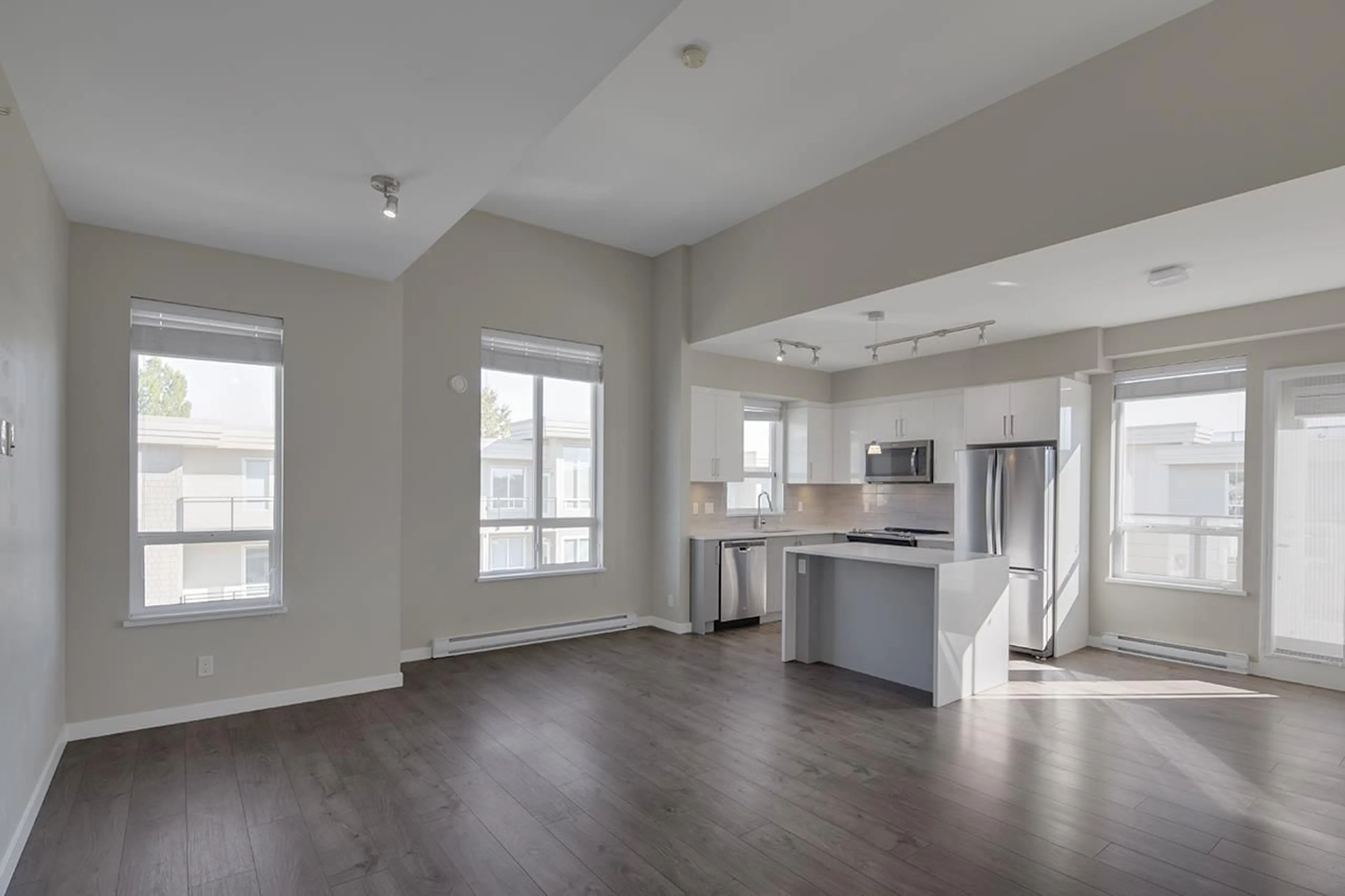 Open concept kitchen, wood/laminate floor for E409 - 20211 66, Langley British Columbia V2Y0L4