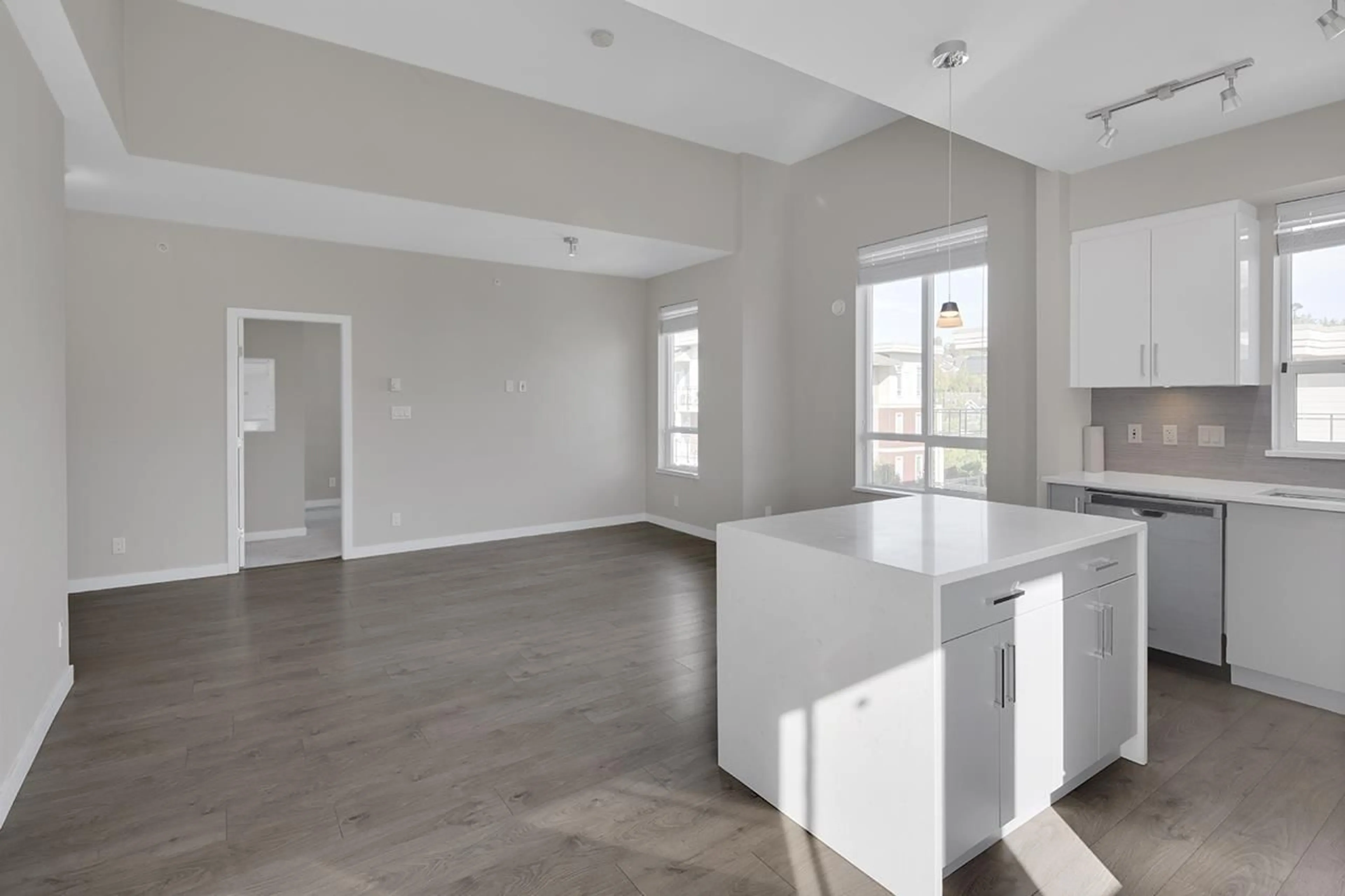 Open concept kitchen, unknown for E409 - 20211 66, Langley British Columbia V2Y0L4