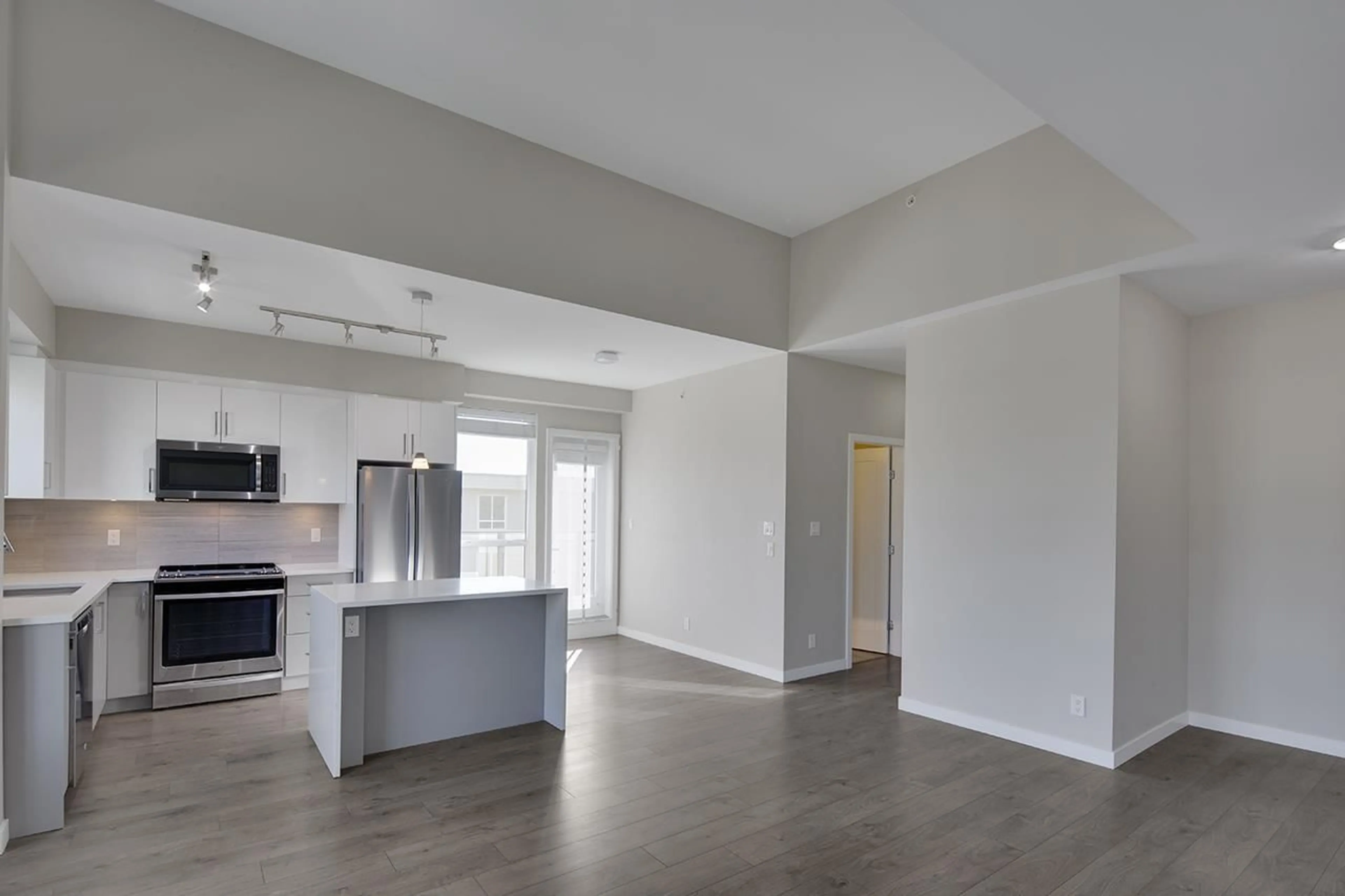 Open concept kitchen, unknown for E409 - 20211 66, Langley British Columbia V2Y0L4