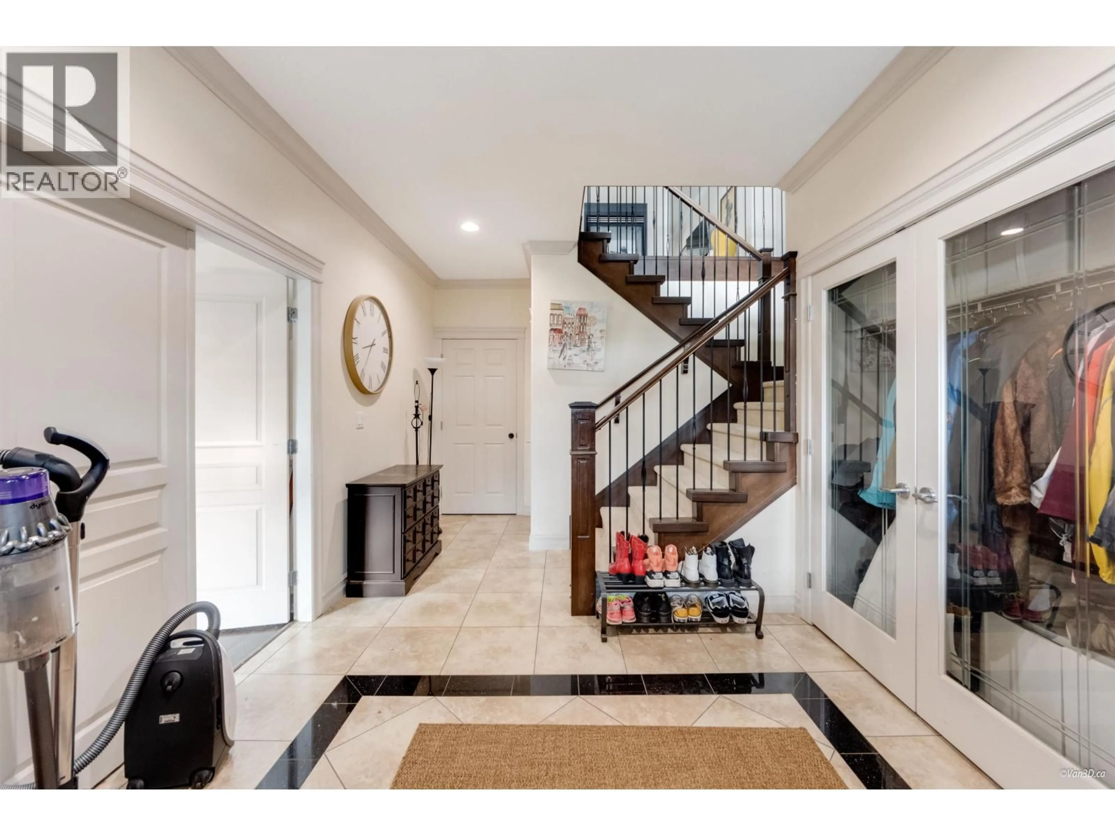 Indoor entryway for 729 DELESTRE AVENUE, Coquitlam British Columbia V3K2G2