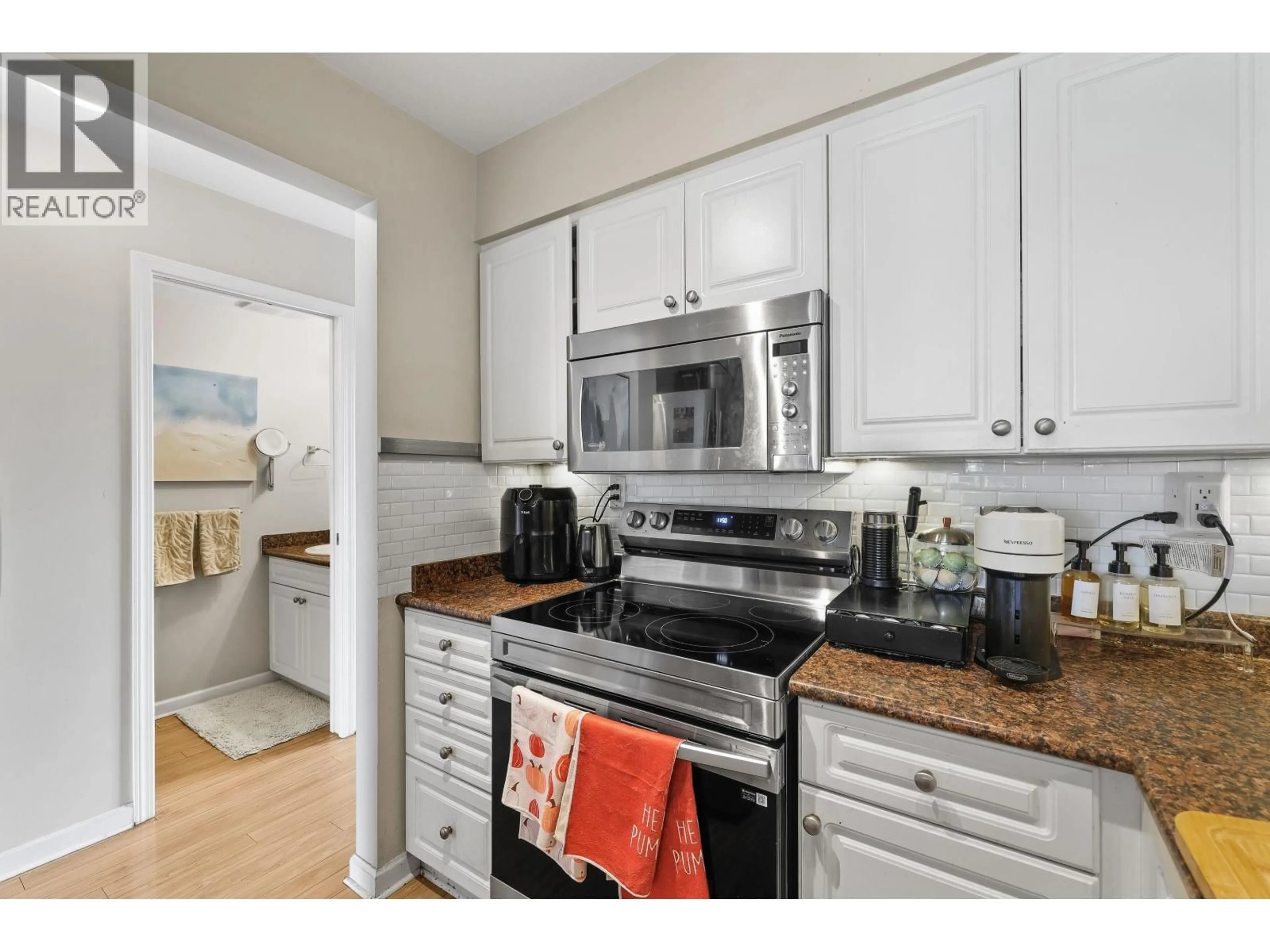 Standard kitchen, unknown for 10 1383 BRUNETTE AVENUE, Coquitlam British Columbia V3K1G6