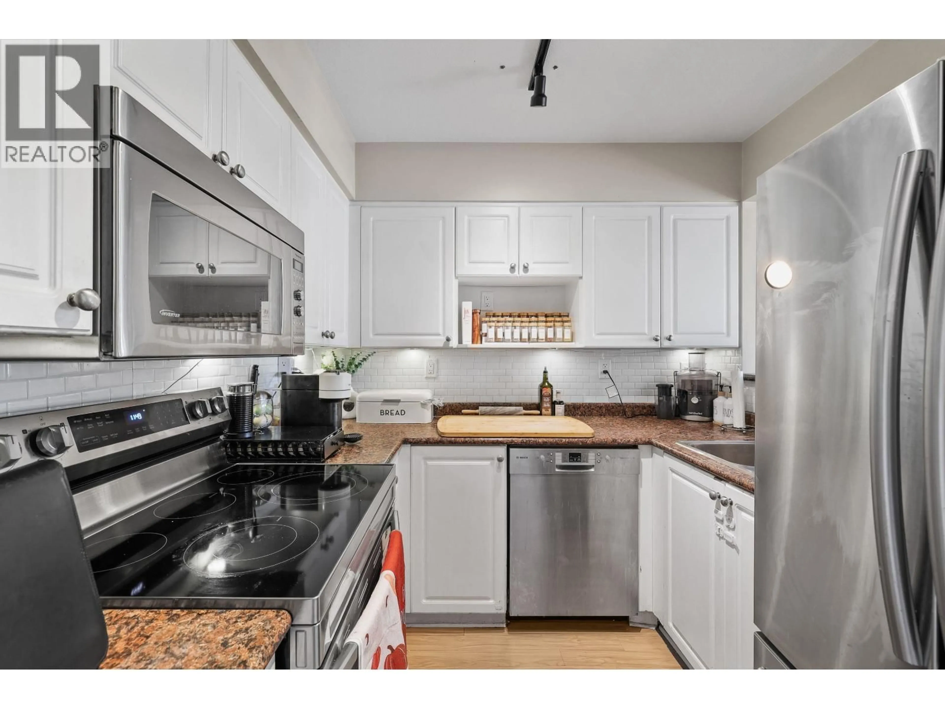 Standard kitchen, unknown for 10 1383 BRUNETTE AVENUE, Coquitlam British Columbia V3K1G6