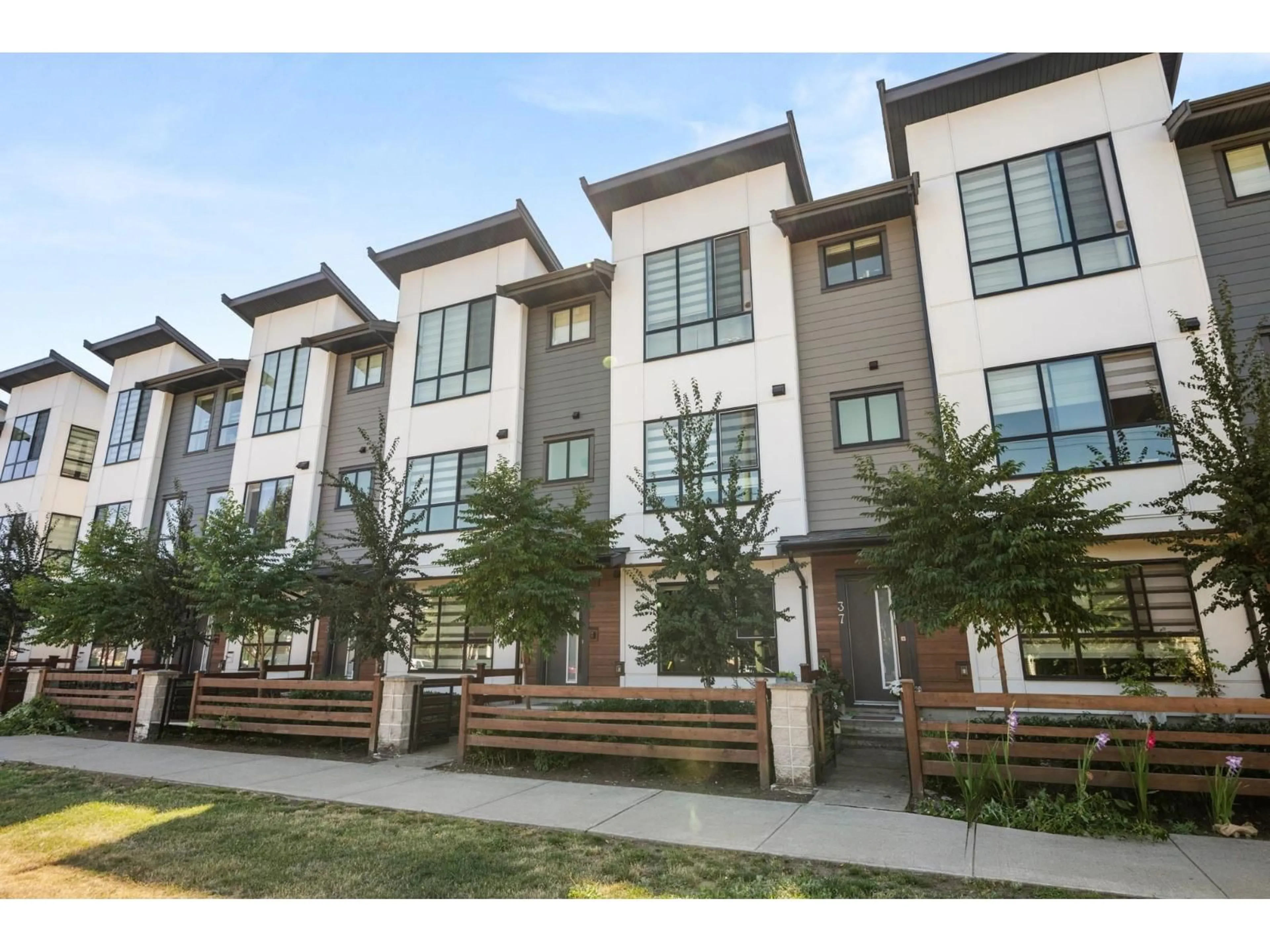 Patio, street for 36 - 7177 194A, Surrey British Columbia V4N6V6