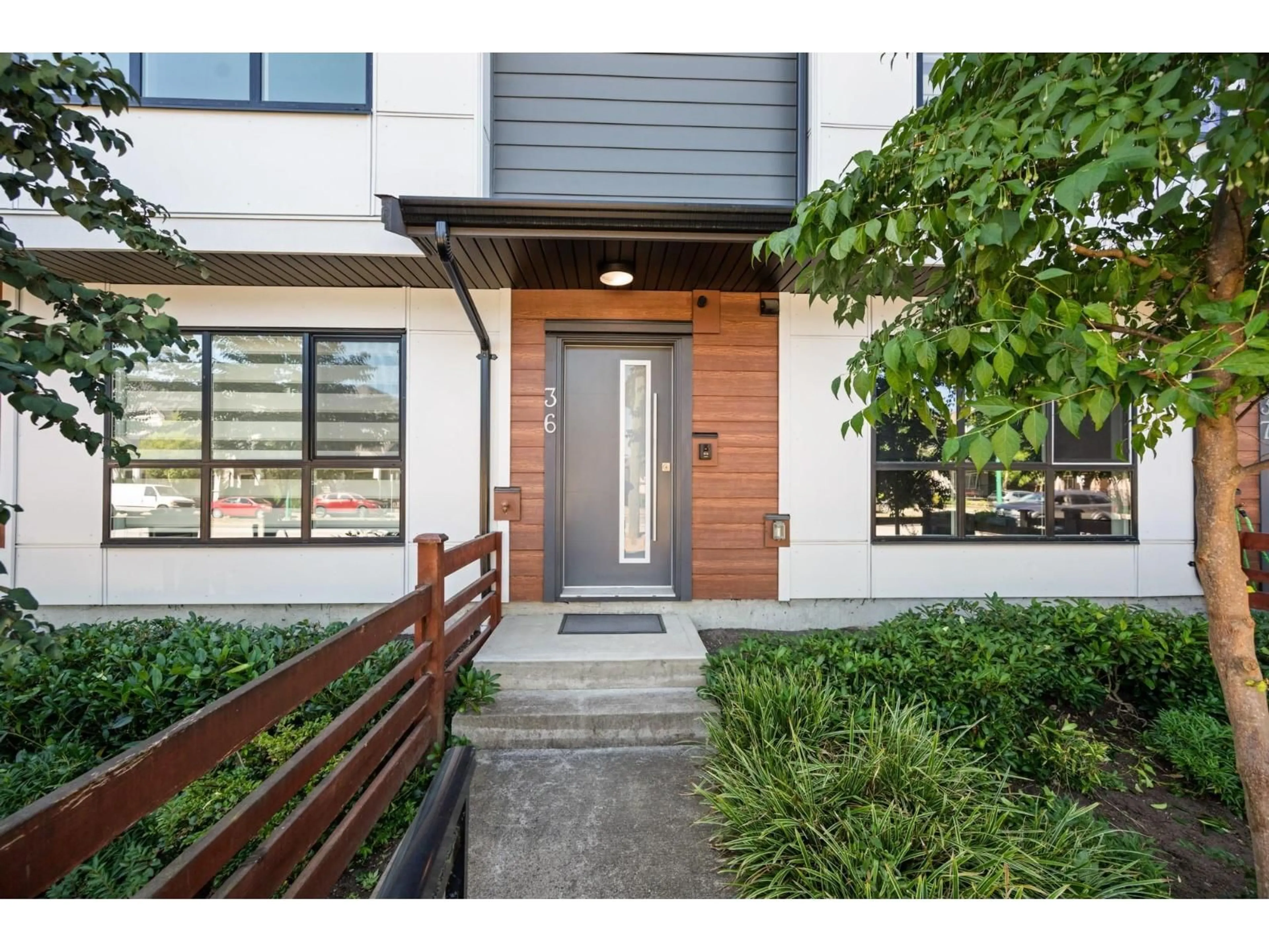 Indoor entryway for 36 - 7177 194A, Surrey British Columbia V4N6V6