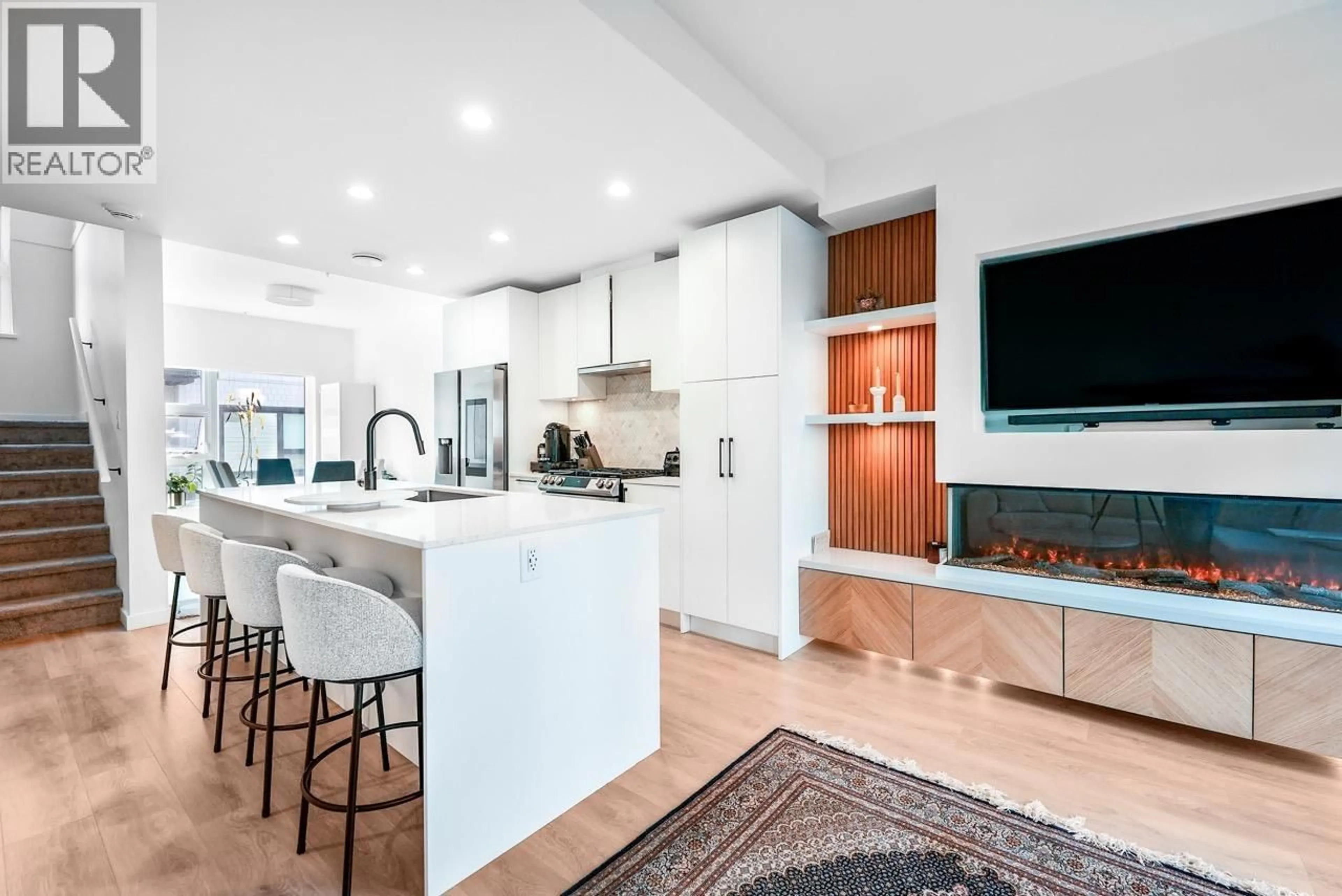 Open concept kitchen, unknown for 137 - 535 2ND STREET, North Vancouver British Columbia V7L1E1