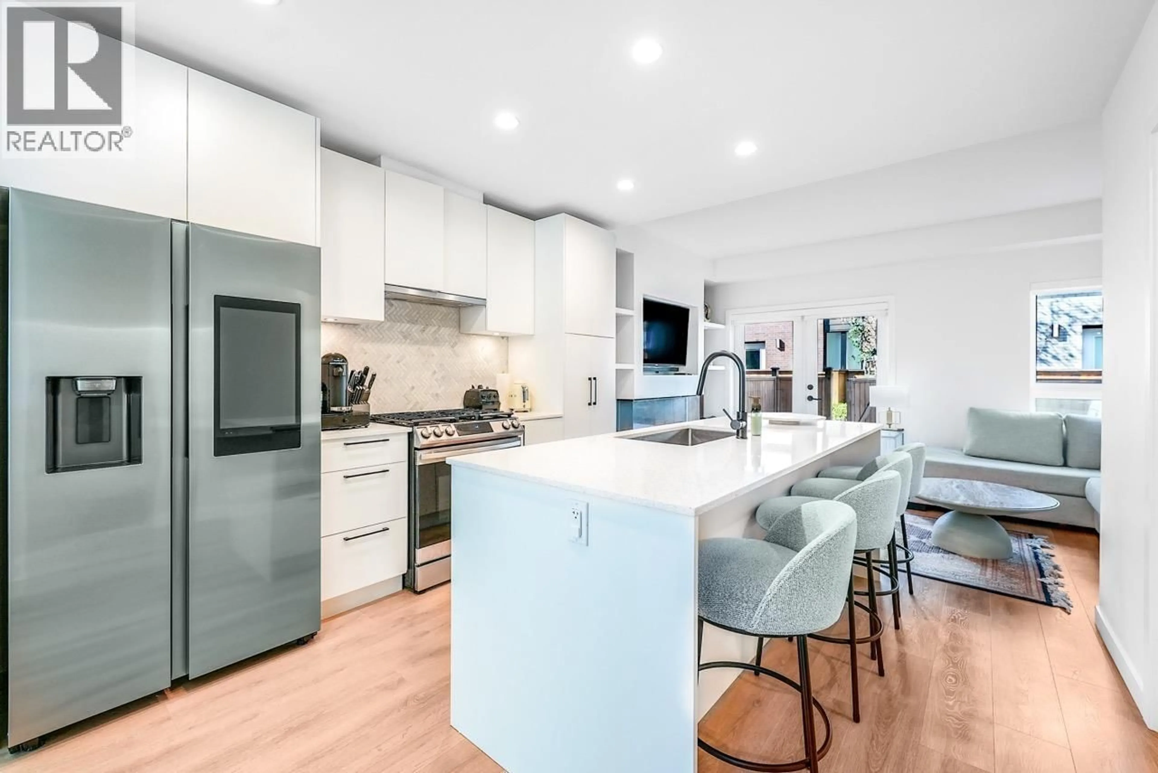 Open concept kitchen, unknown for 137 - 535 2ND STREET, North Vancouver British Columbia V7L1E1