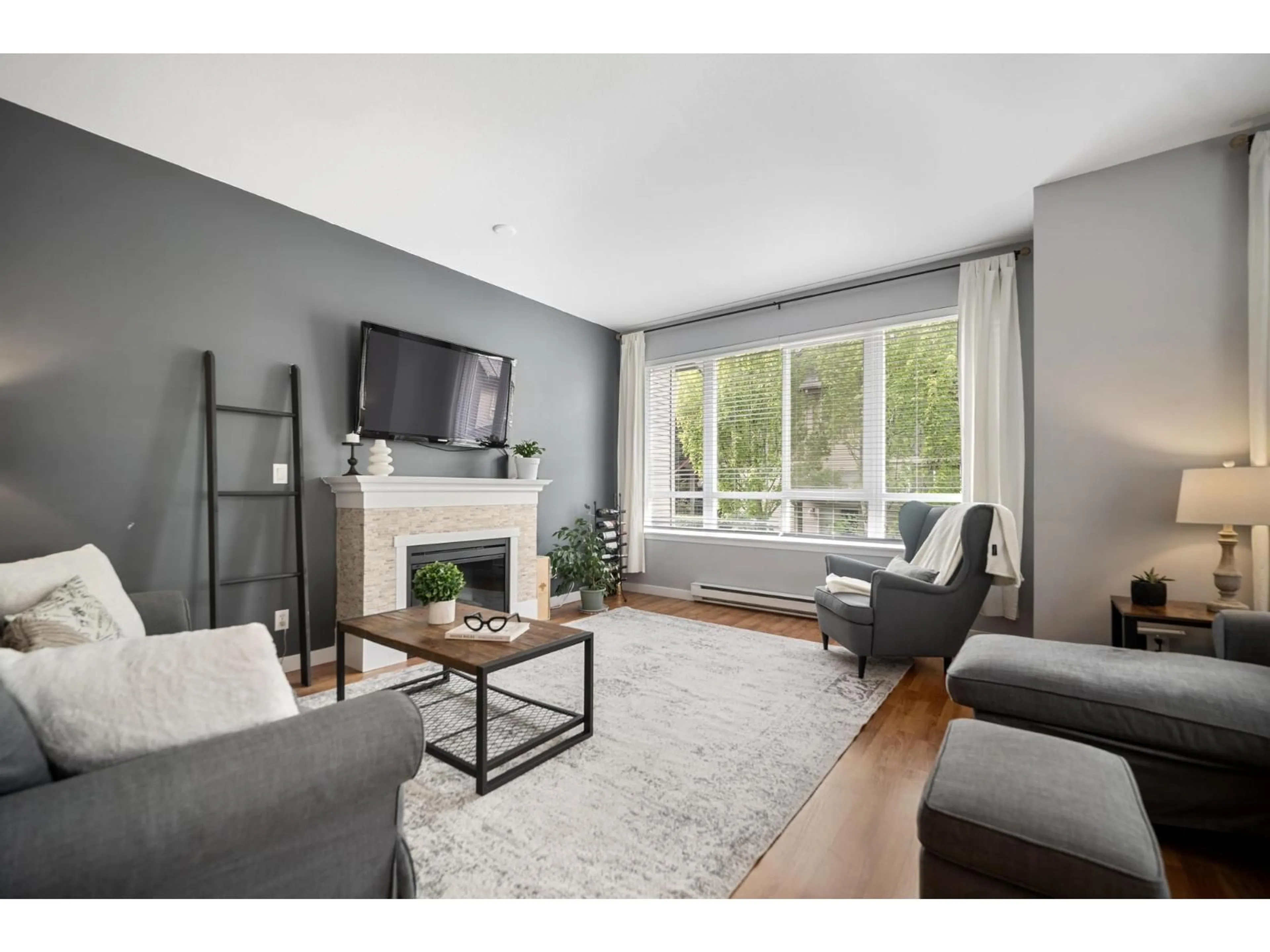 Living room with furniture, unknown for 9 - 16789 60, Surrey British Columbia V3S1S8