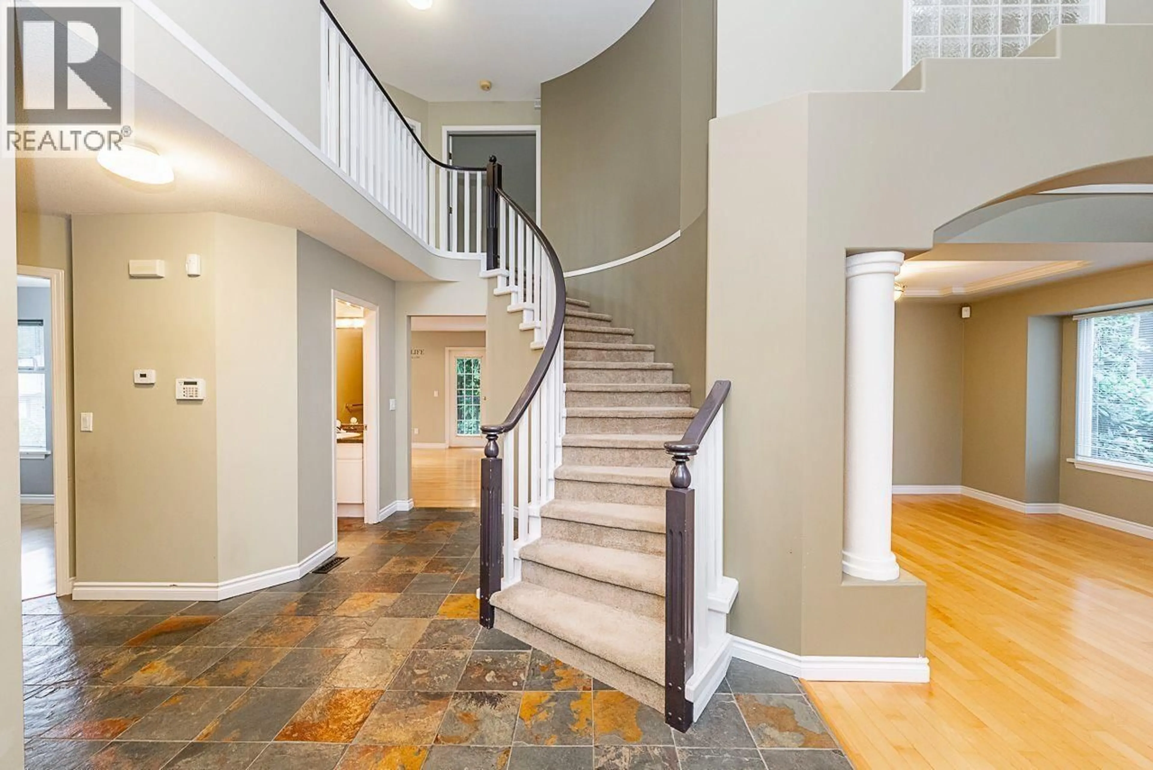 Indoor foyer for 1580 WINTERGREEN PLACE, Coquitlam British Columbia V3E2V5