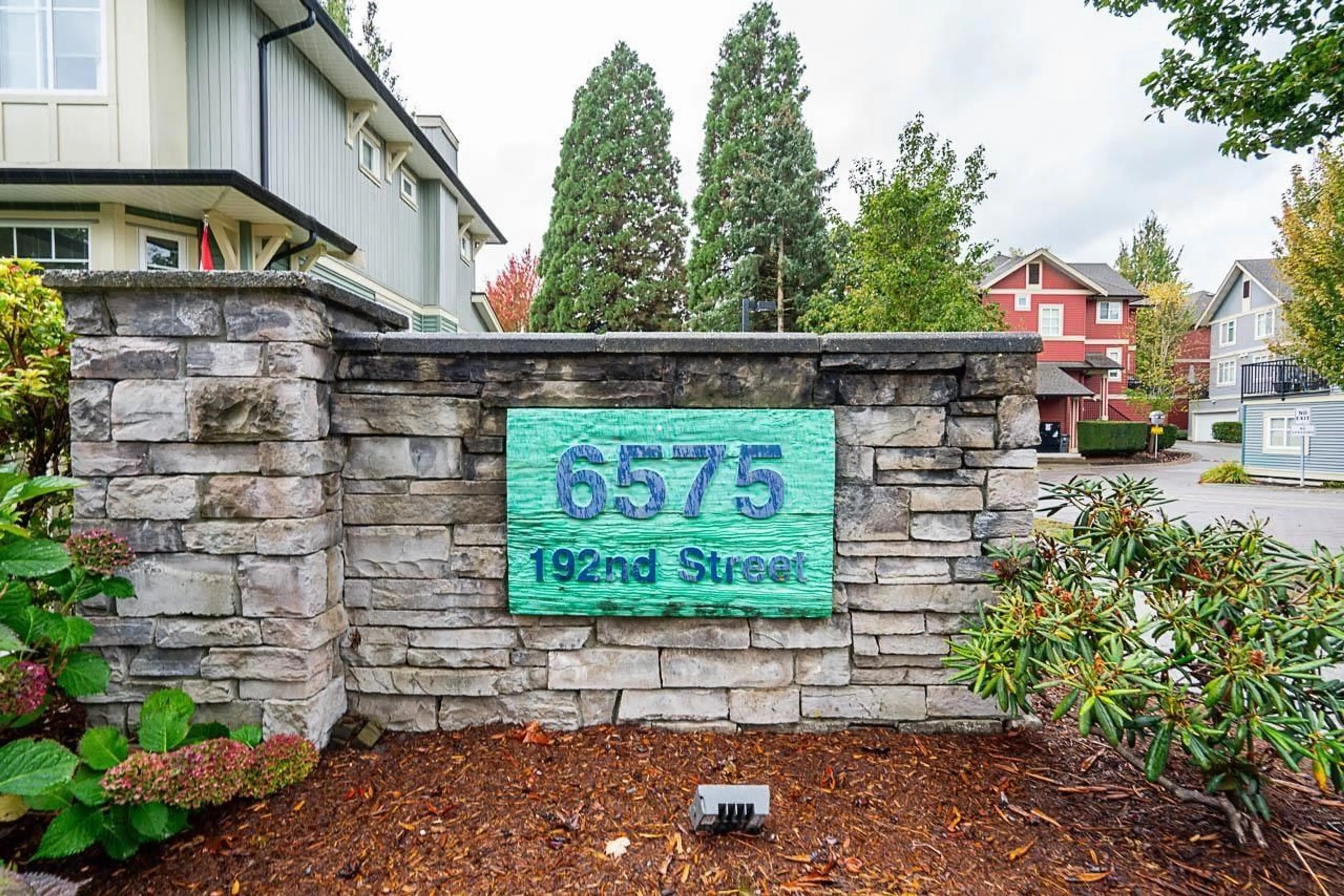 Indoor entryway for 66 - 6575 192, Surrey British Columbia V4N5T8