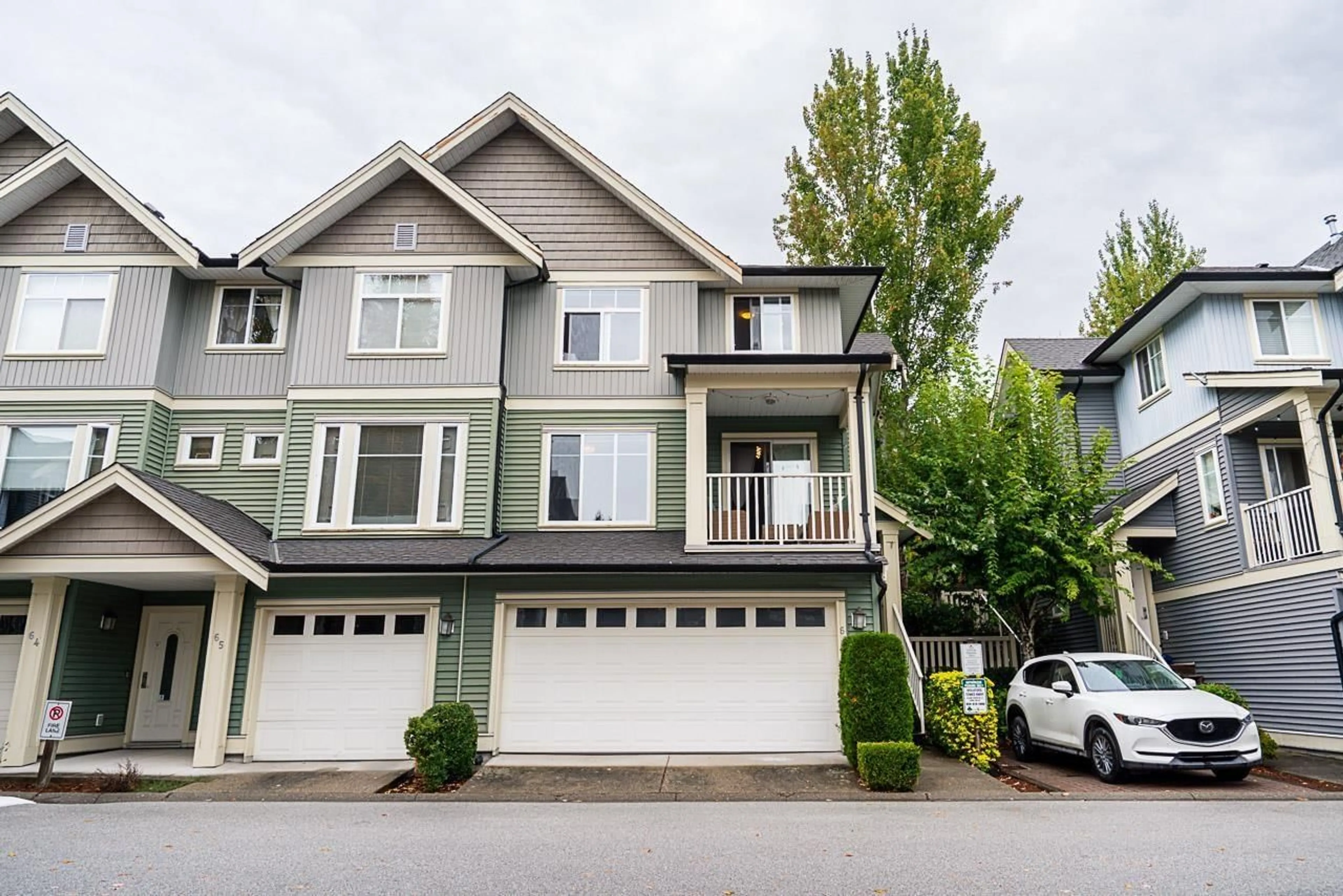 Home with vinyl exterior material, street for 66 - 6575 192, Surrey British Columbia V4N5T8
