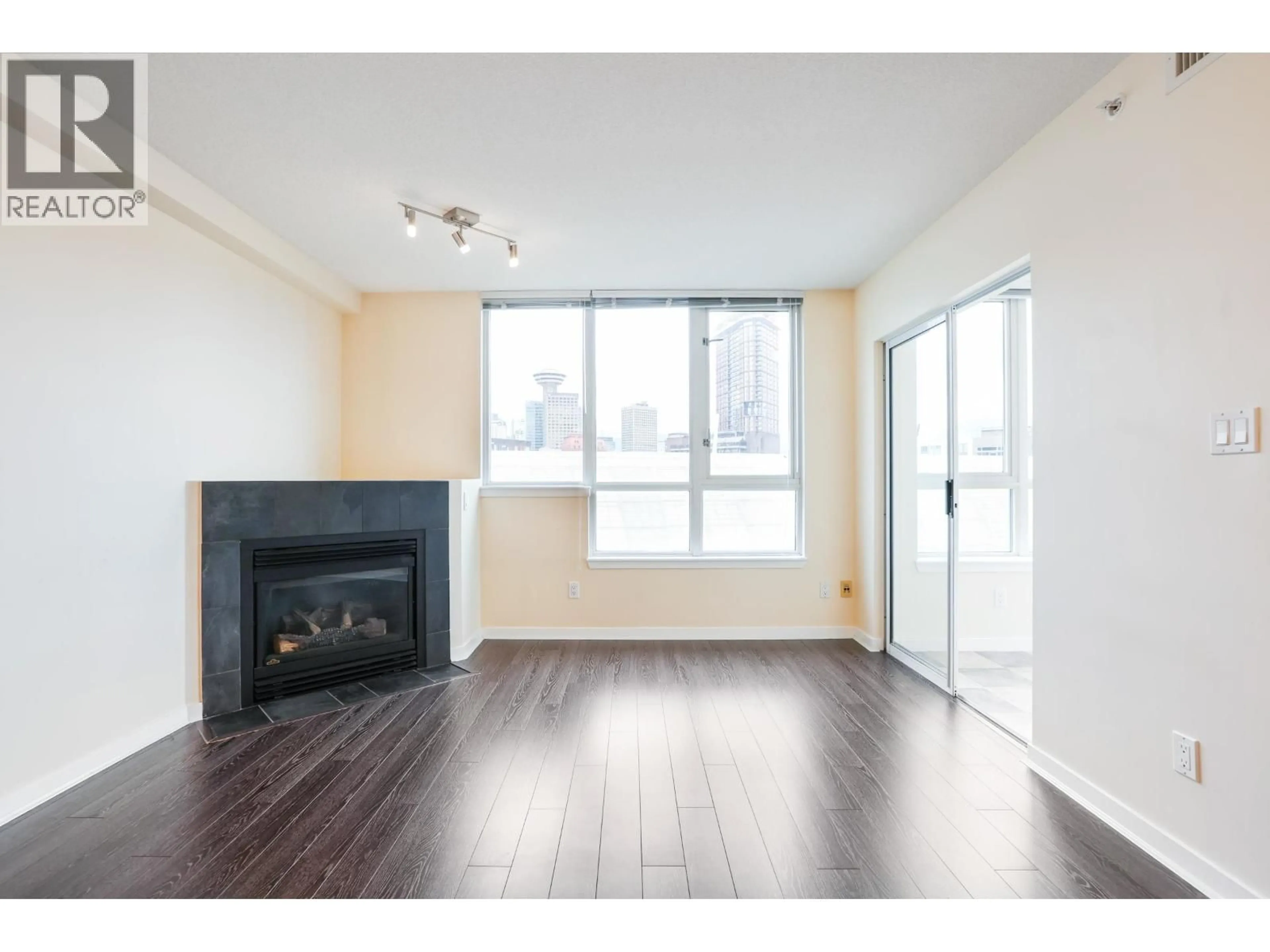 A pic of a room for 905 - 63 KEEFER PLACE, Vancouver British Columbia V6B6N6