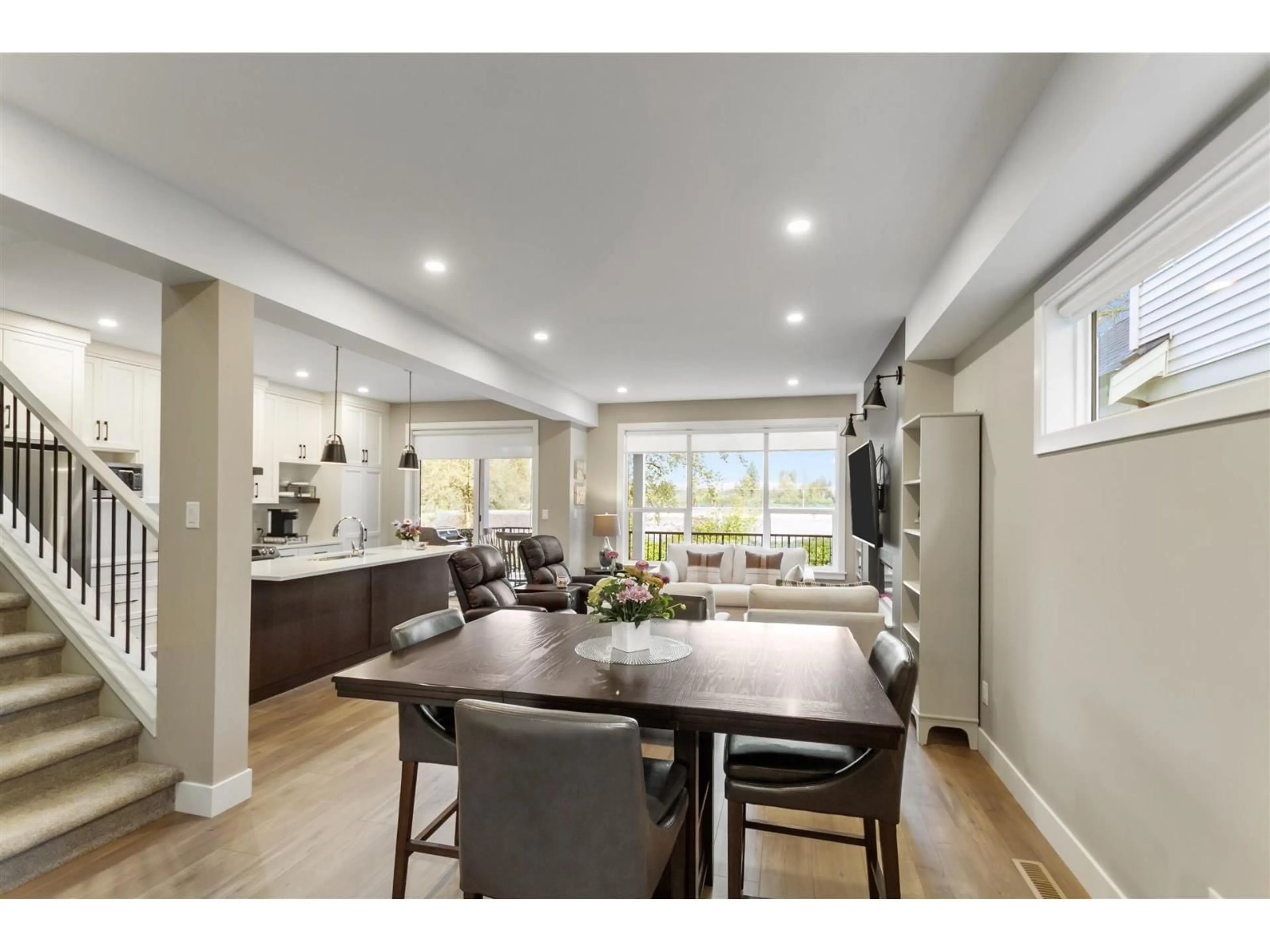 Open concept kitchen, unknown for 44588 WILLOWSTREAM ROAD, Chilliwack British Columbia V2R6J4