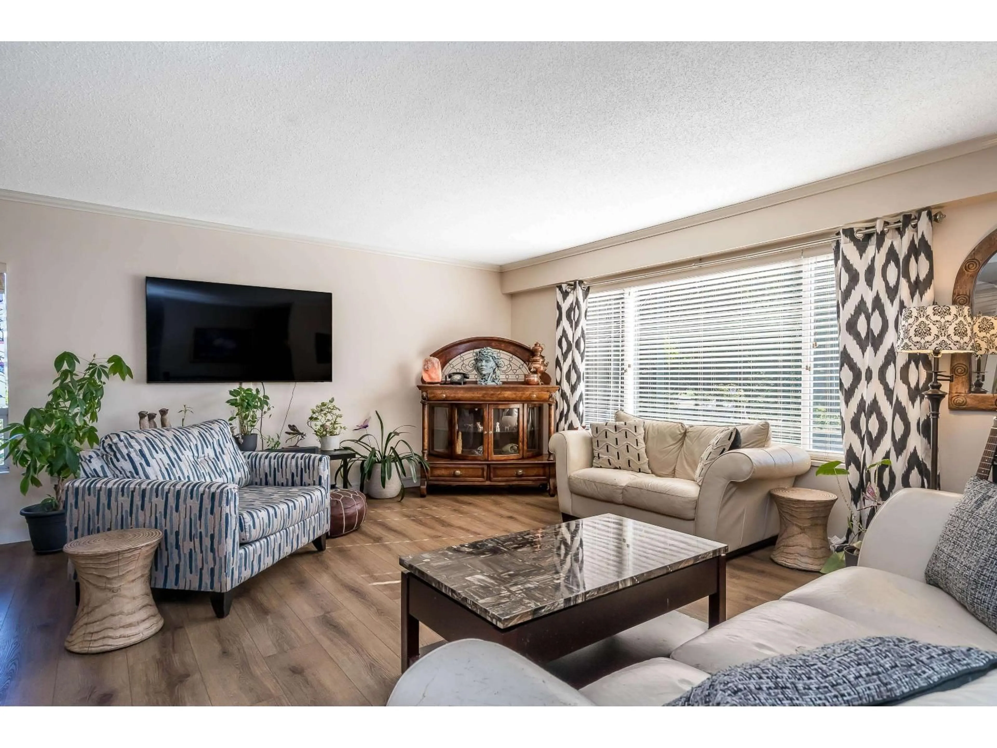 Living room with furniture, wood/laminate floor for 20651 44, Langley British Columbia V3A3E5