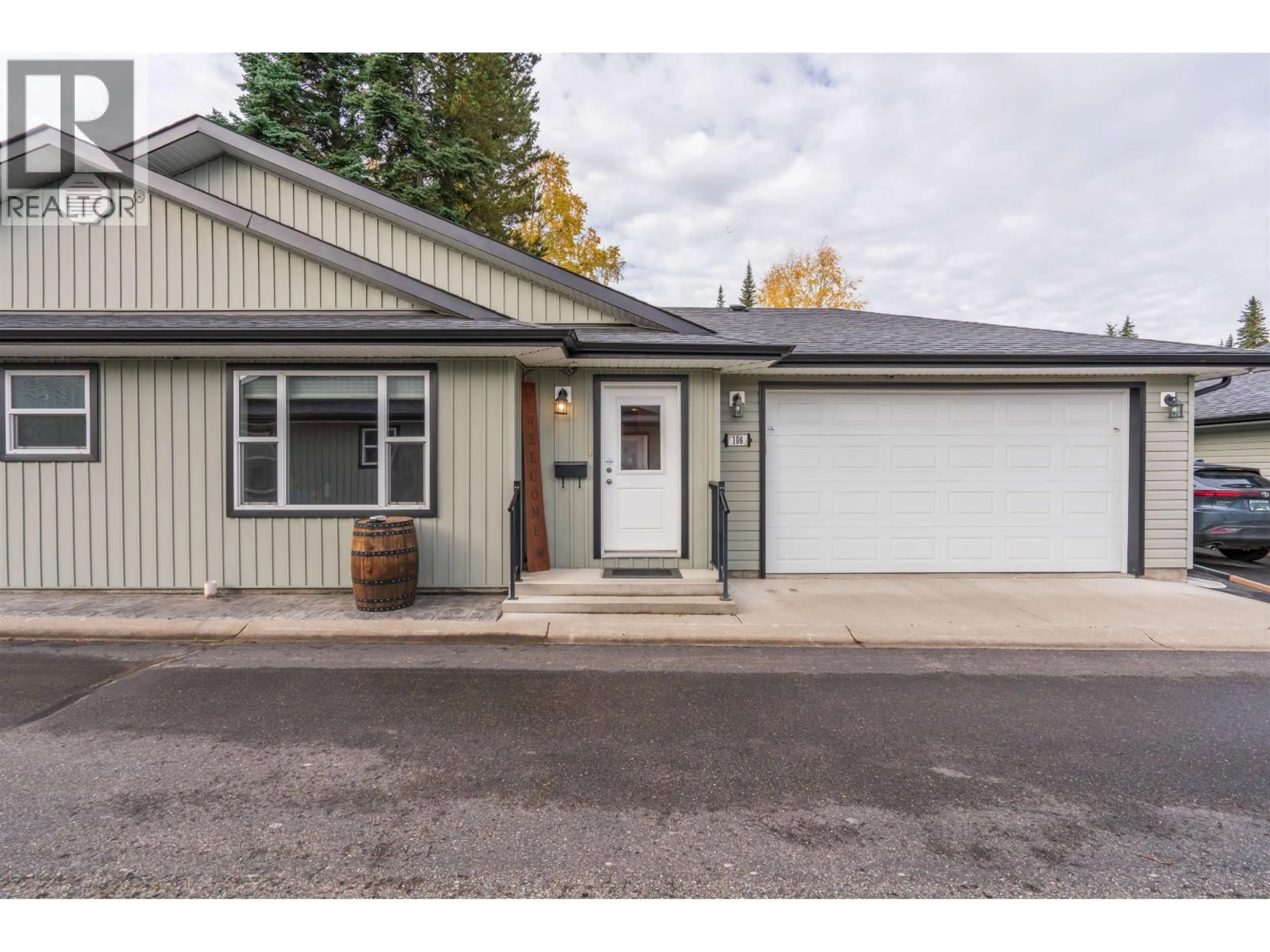 Home with vinyl exterior material, street for 108 - 4397 AUSTIN ROAD, Prince George British Columbia V2K2H8