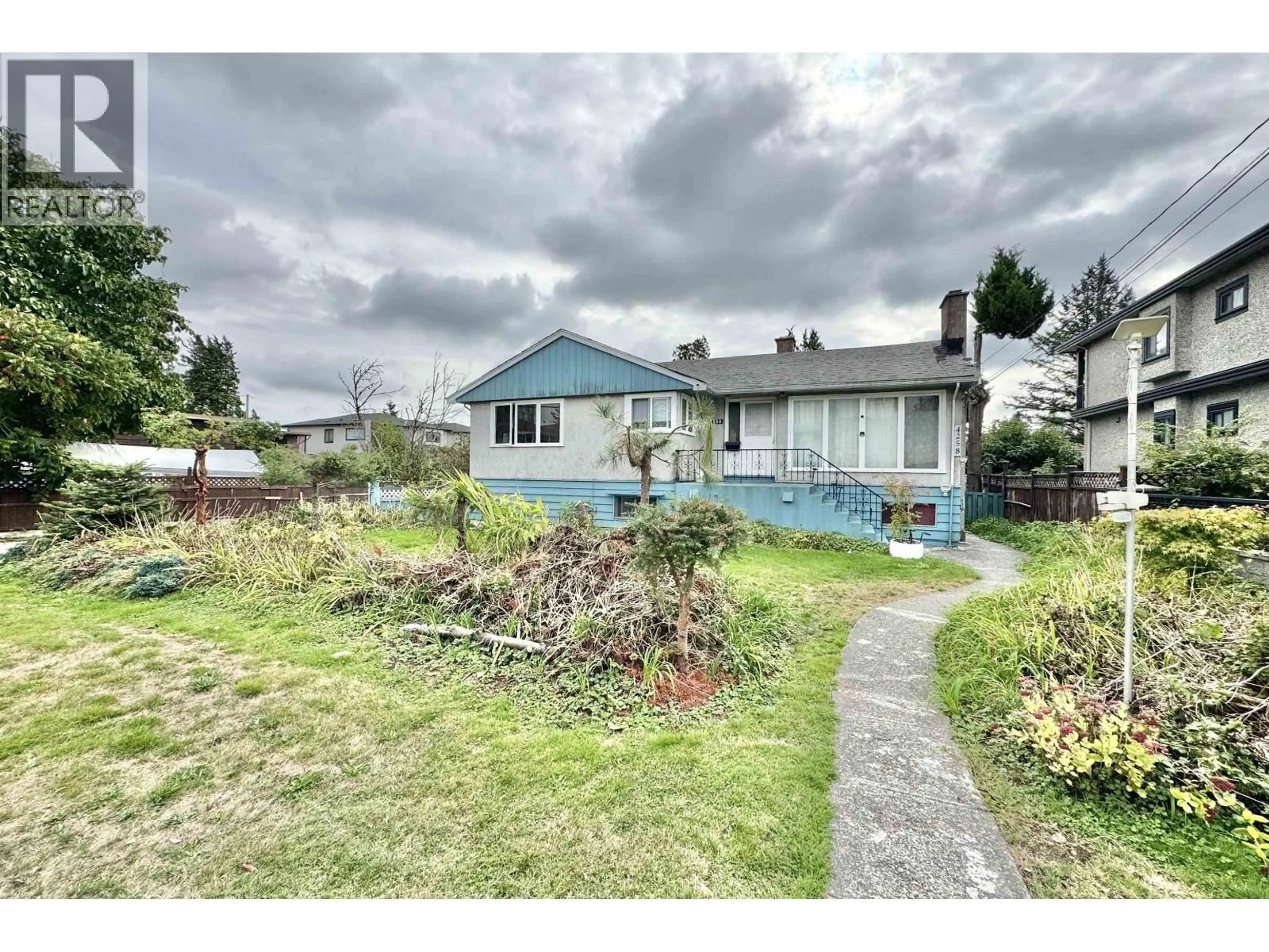 A pic from outside/outdoor area/front of a property/back of a property/a pic from drone, street for 4258 HURST STREET, Burnaby British Columbia V5J1M7