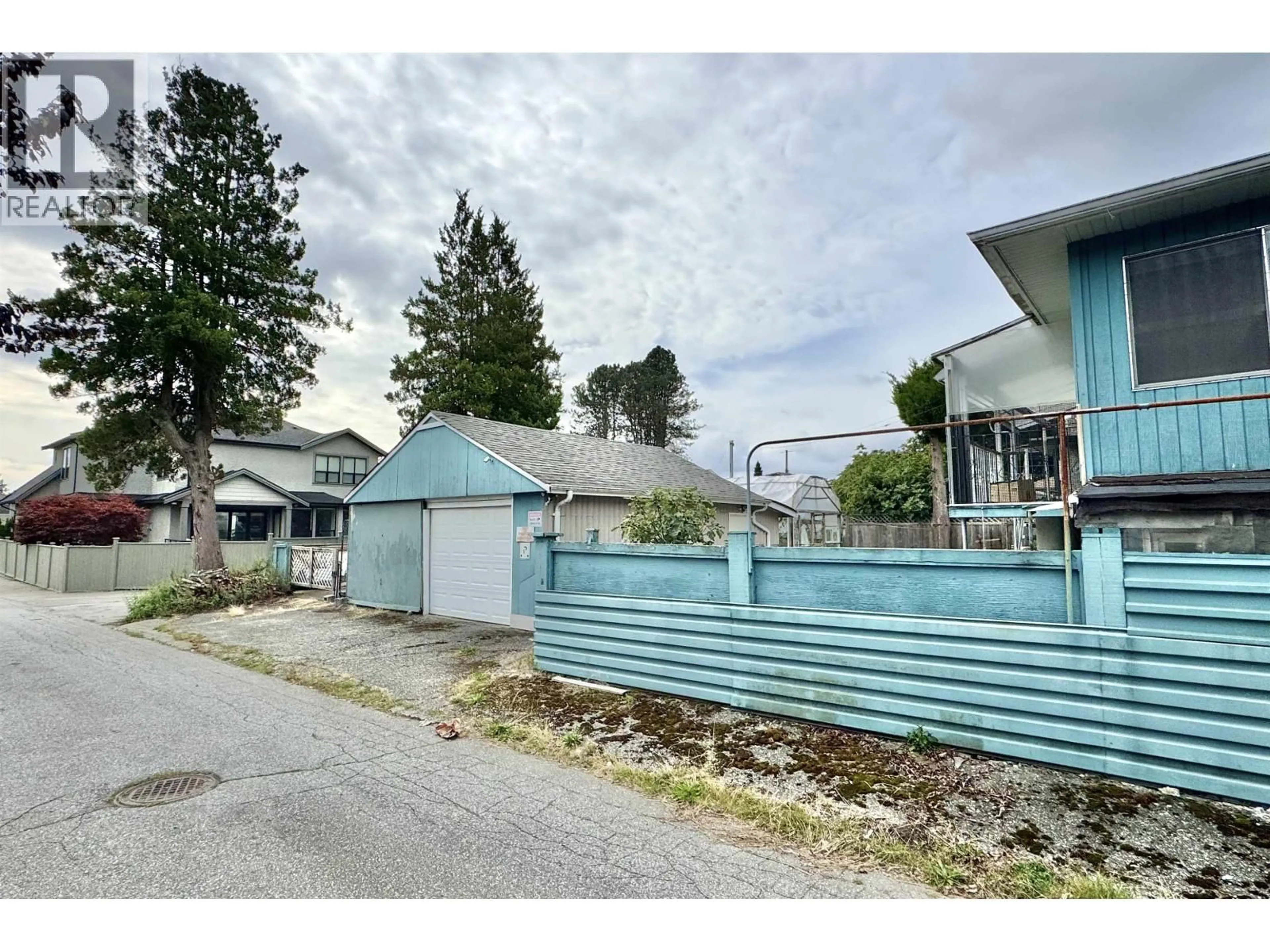 A pic from outside/outdoor area/front of a property/back of a property/a pic from drone, street for 4258 HURST STREET, Burnaby British Columbia V5J1M7