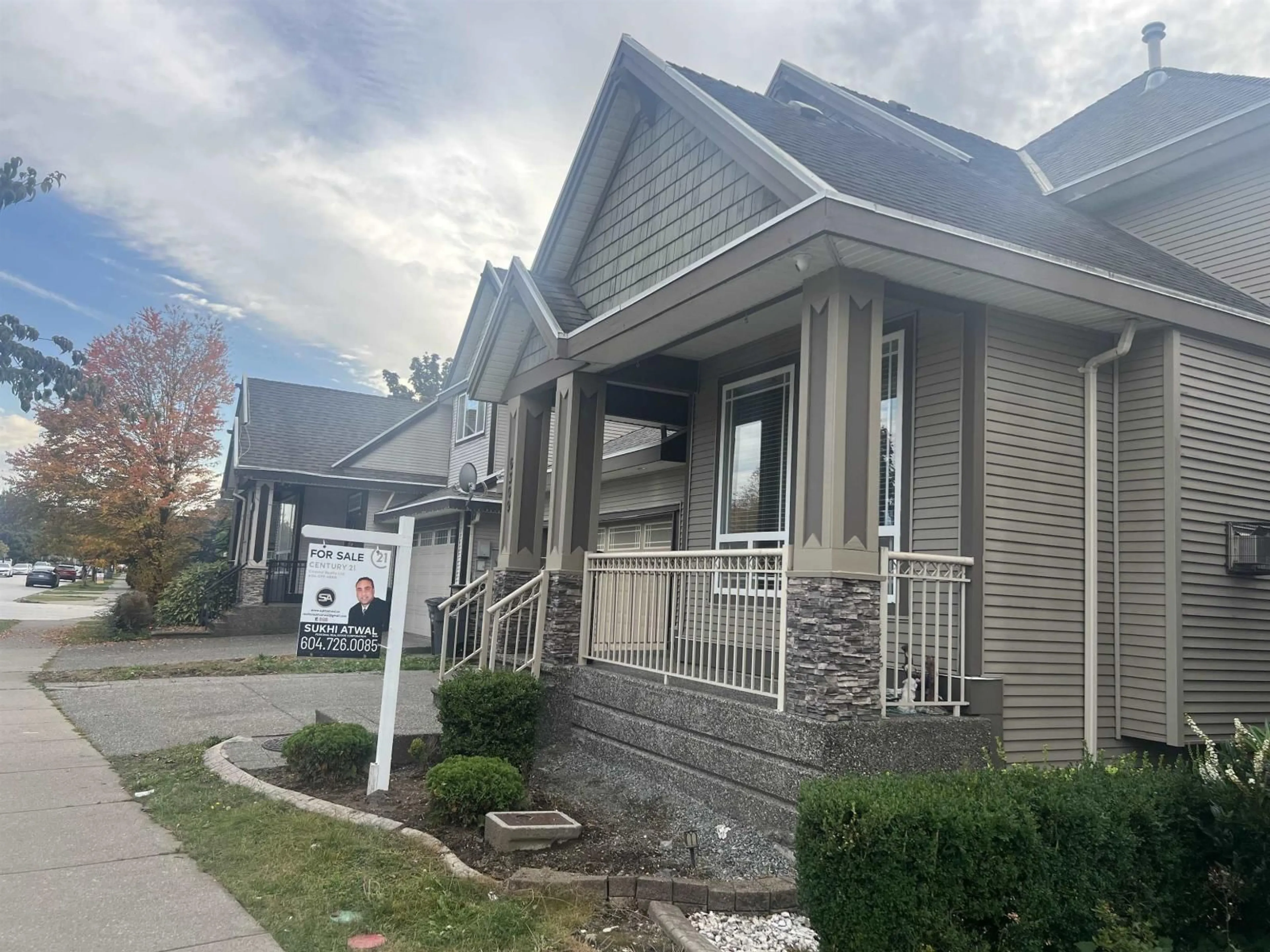 Home with vinyl exterior material, street for 6309 167B, Surrey British Columbia V3S1X3