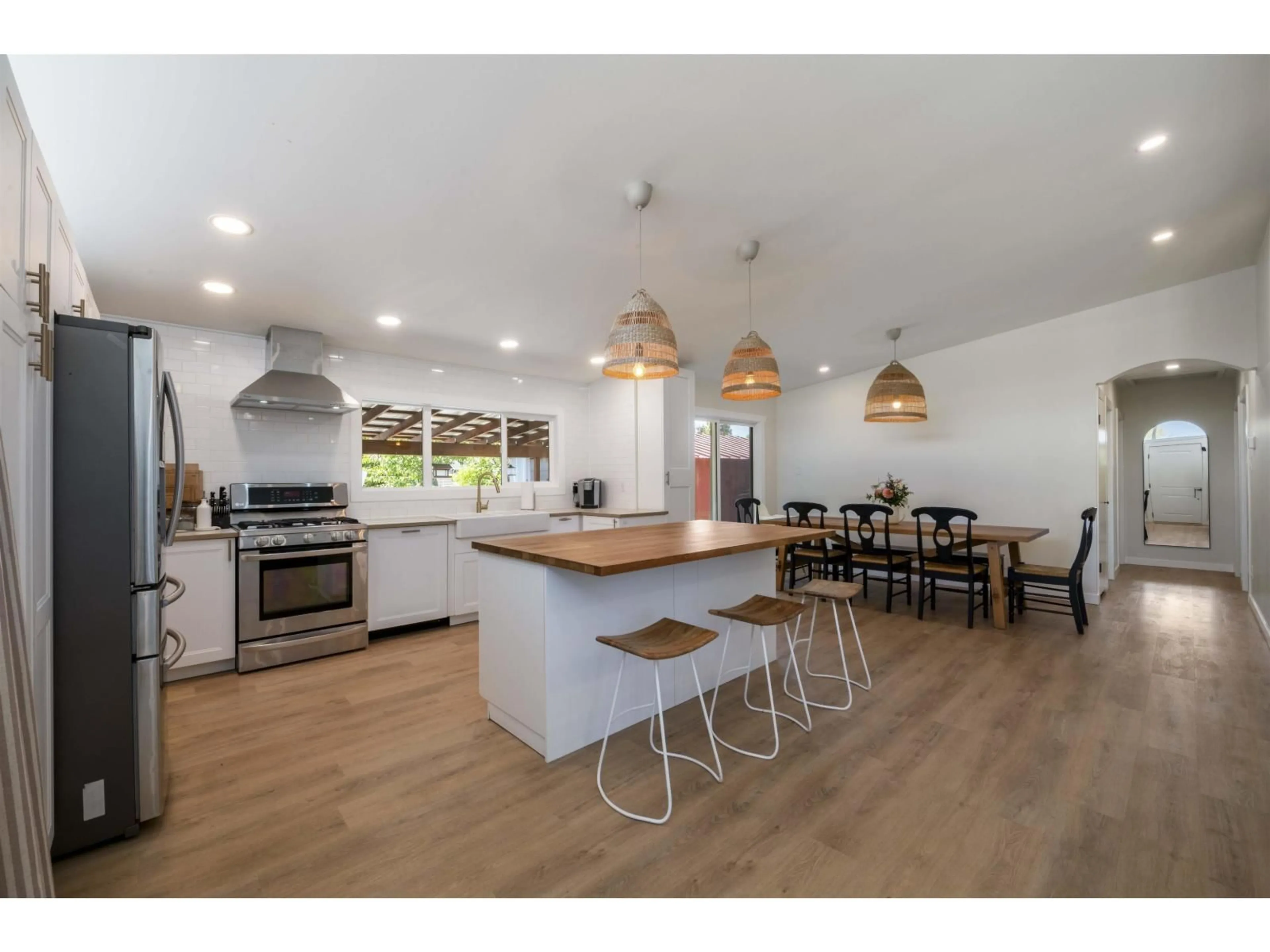 Open concept kitchen, wood/laminate floor for 8919 GLENWOOD STREET, Chilliwack British Columbia V2P3Z7