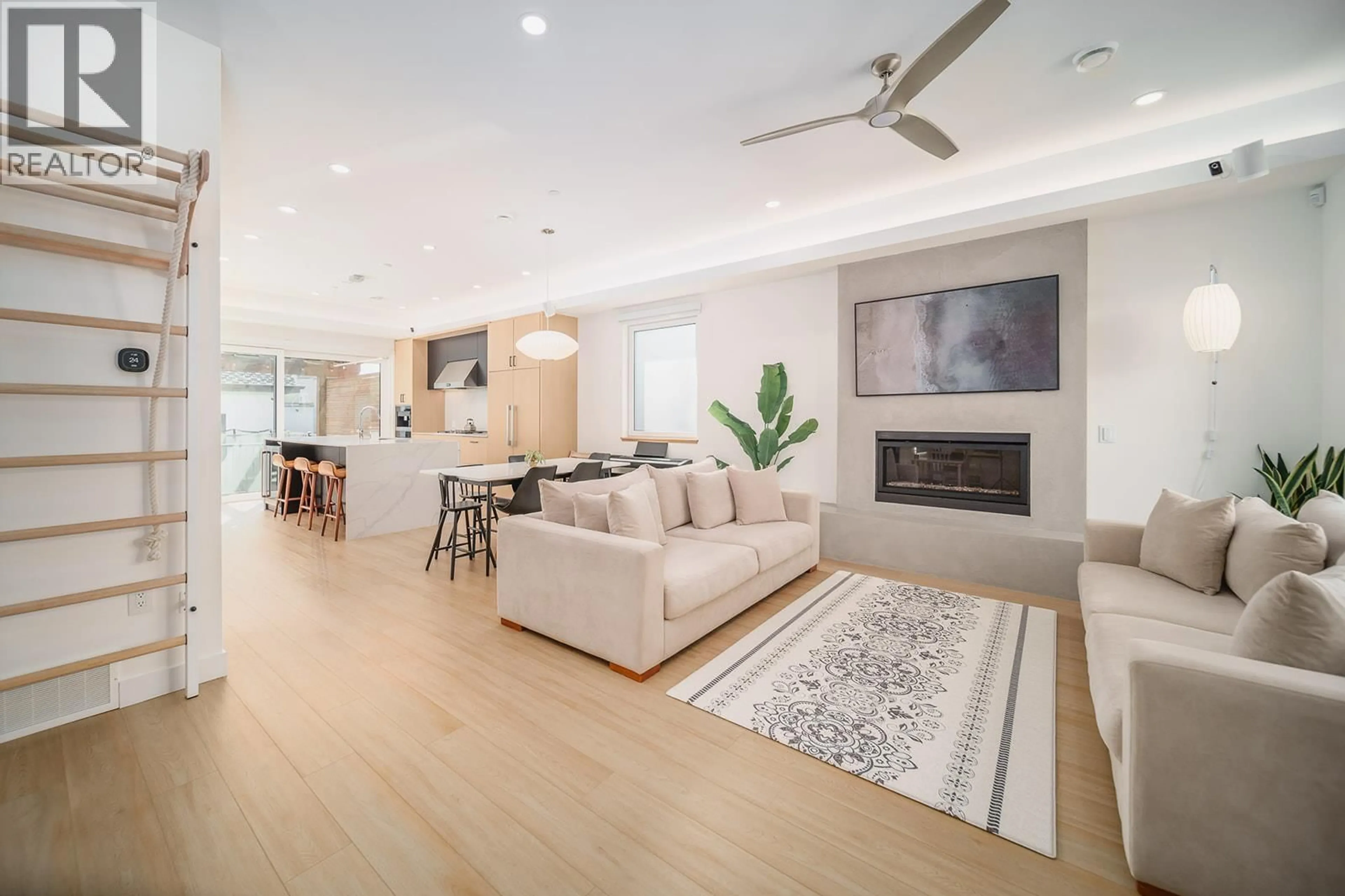 Living room with furniture, unknown for 2428 FRANKLIN STREET, Vancouver British Columbia V5K1X4
