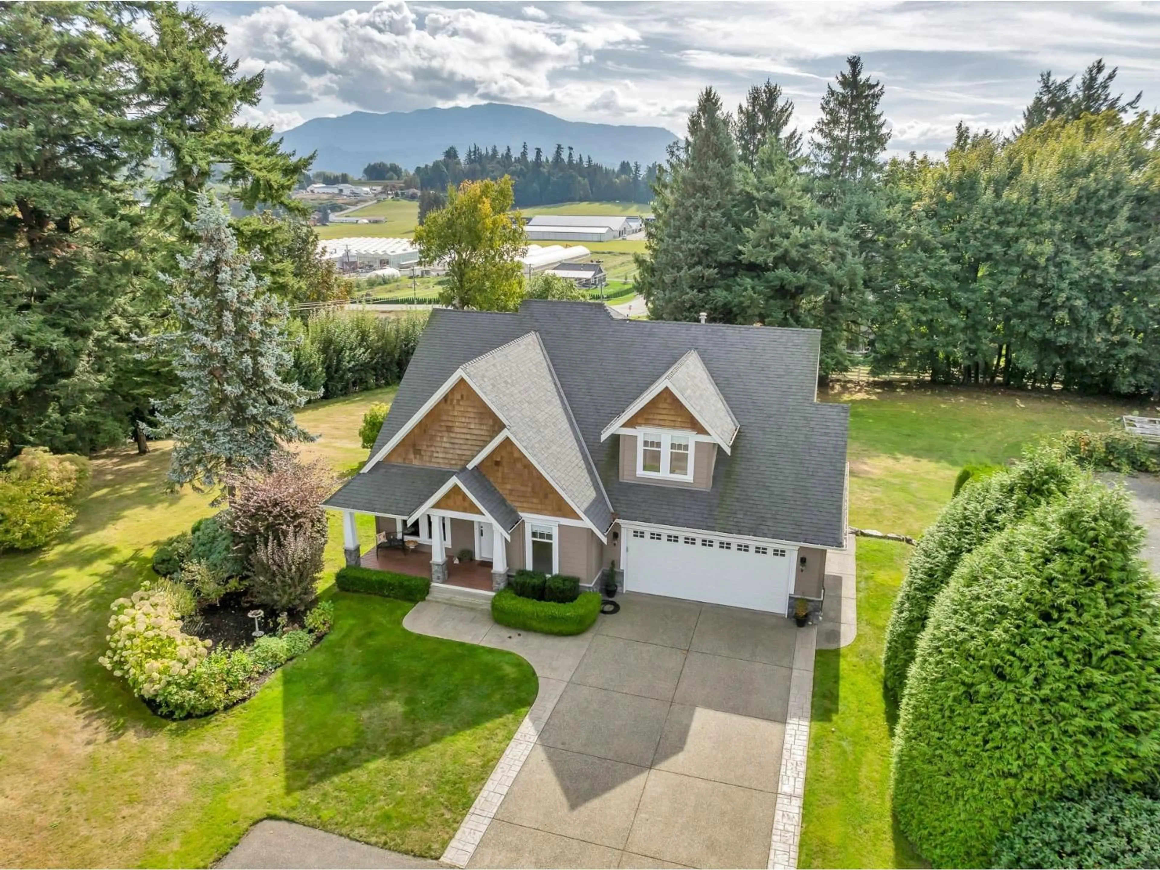 A pic from outside/outdoor area/front of a property/back of a property/a pic from drone, mountain view for 487 MCKENZIE, Abbotsford British Columbia V2S7N4