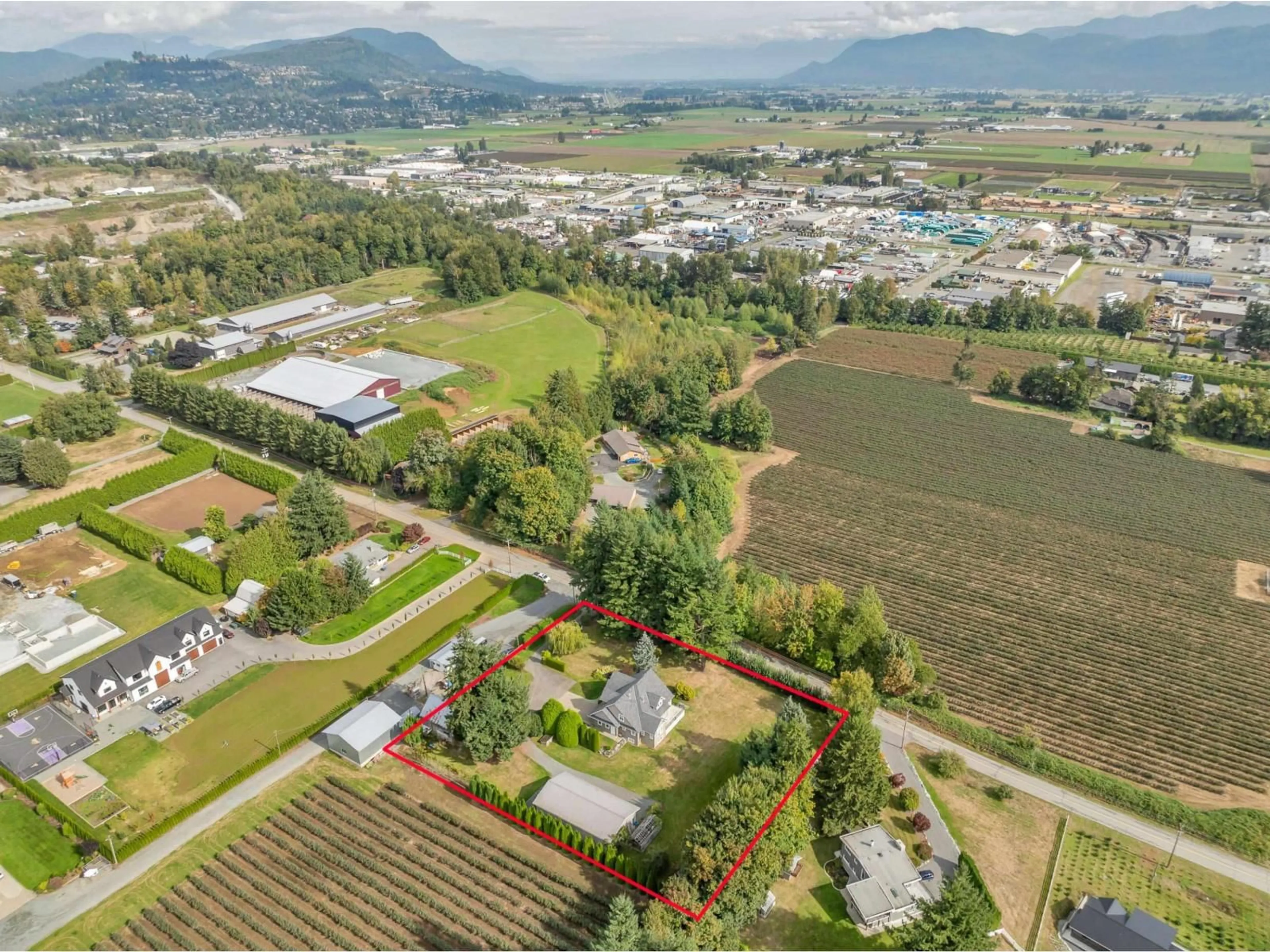 A pic from outside/outdoor area/front of a property/back of a property/a pic from drone, mountain view for 487 MCKENZIE, Abbotsford British Columbia V2S7N4