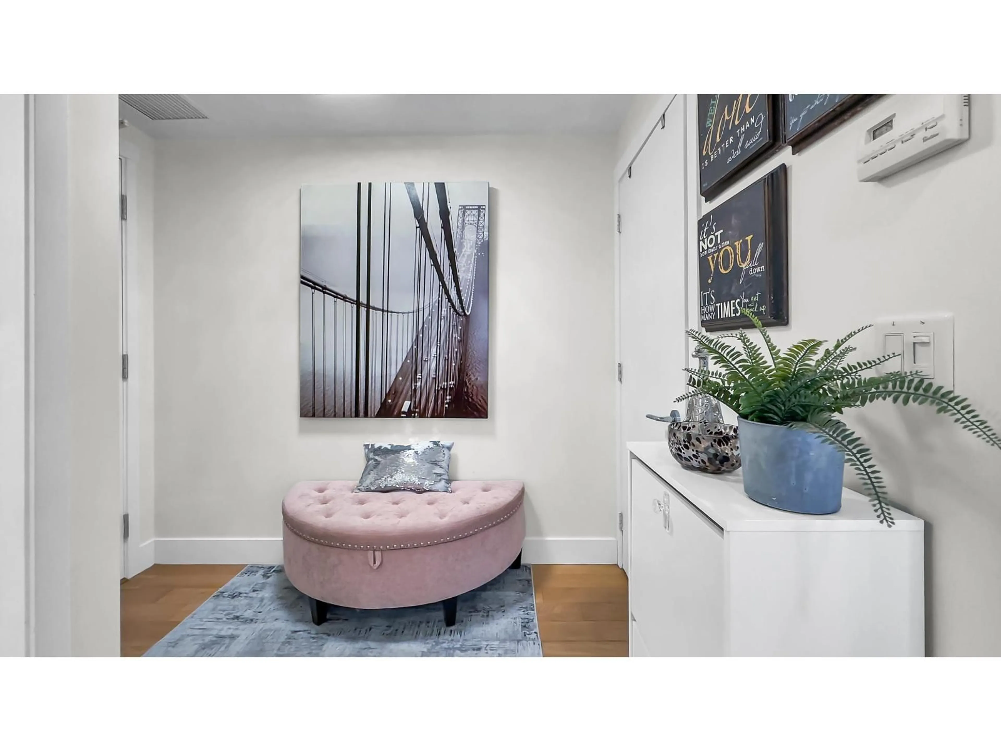Indoor entryway for 1203 - 15152 RUSSELL, White Rock British Columbia V4B0A3
