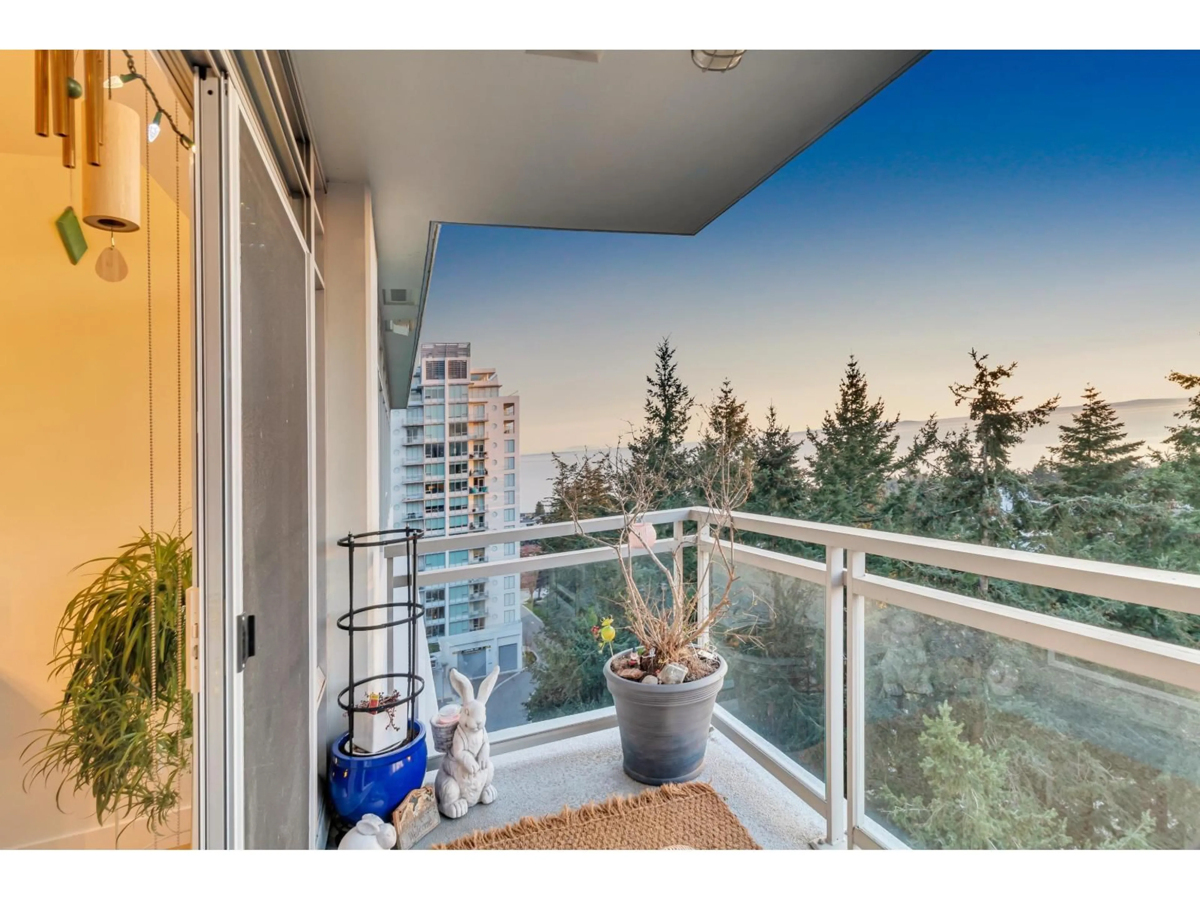 Balcony in the apartment, unknown for 1203 - 15152 RUSSELL, White Rock British Columbia V4B0A3