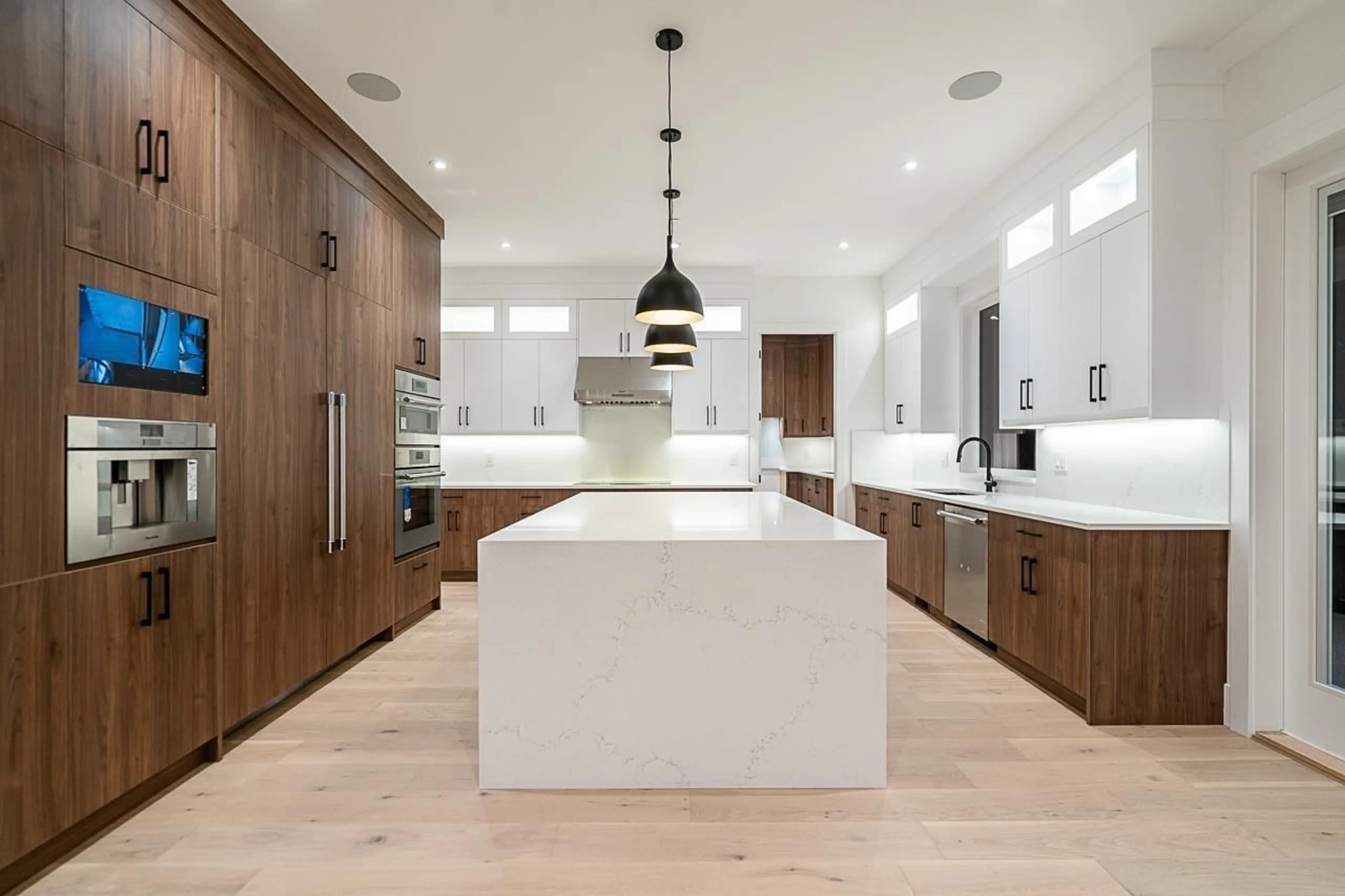 Contemporary kitchen, unknown for 1232 PARKER, White Rock British Columbia V4B4S1