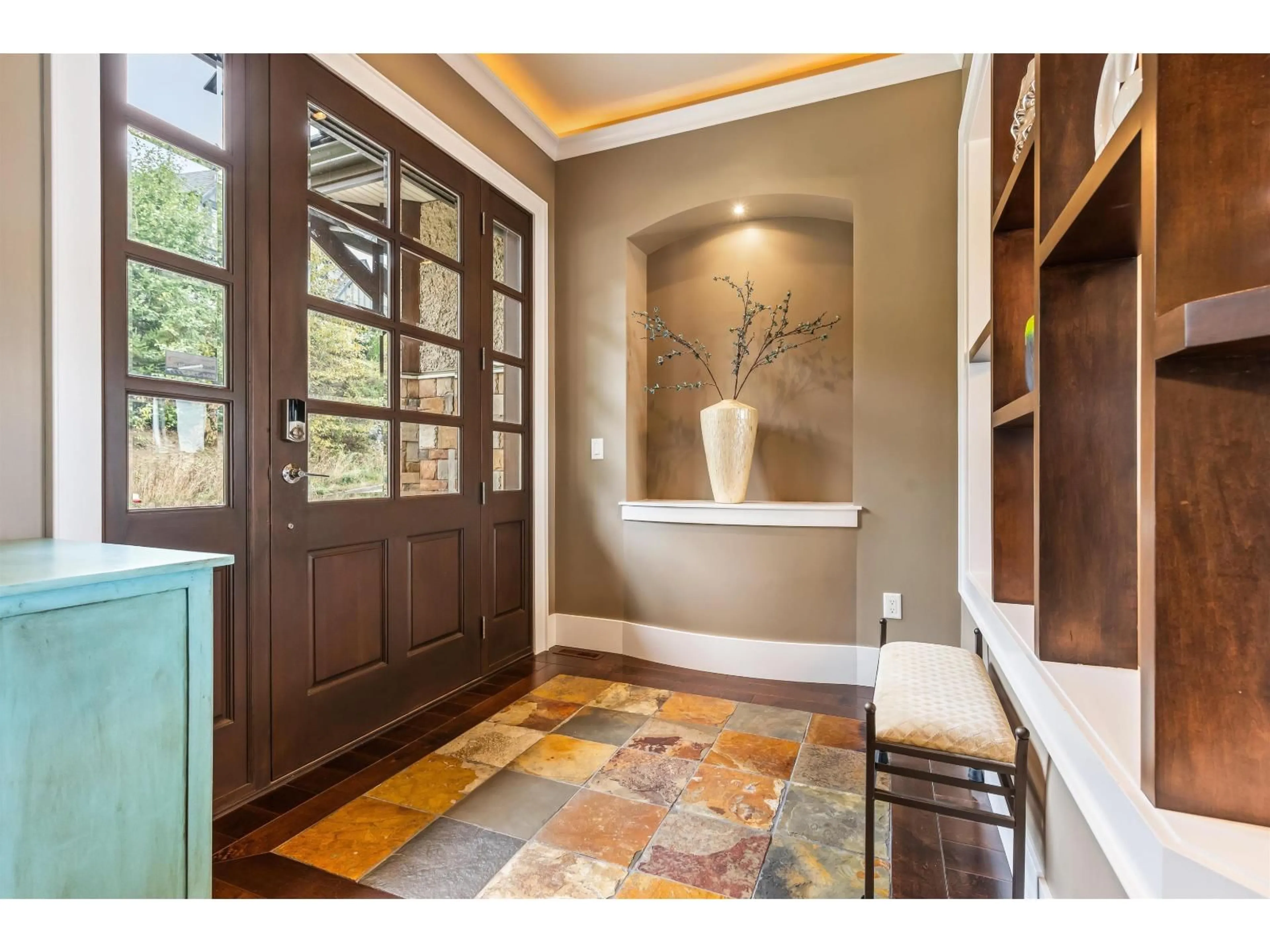Indoor entryway for 2617 EAGLE MOUNTAIN, Abbotsford British Columbia V3G0B1