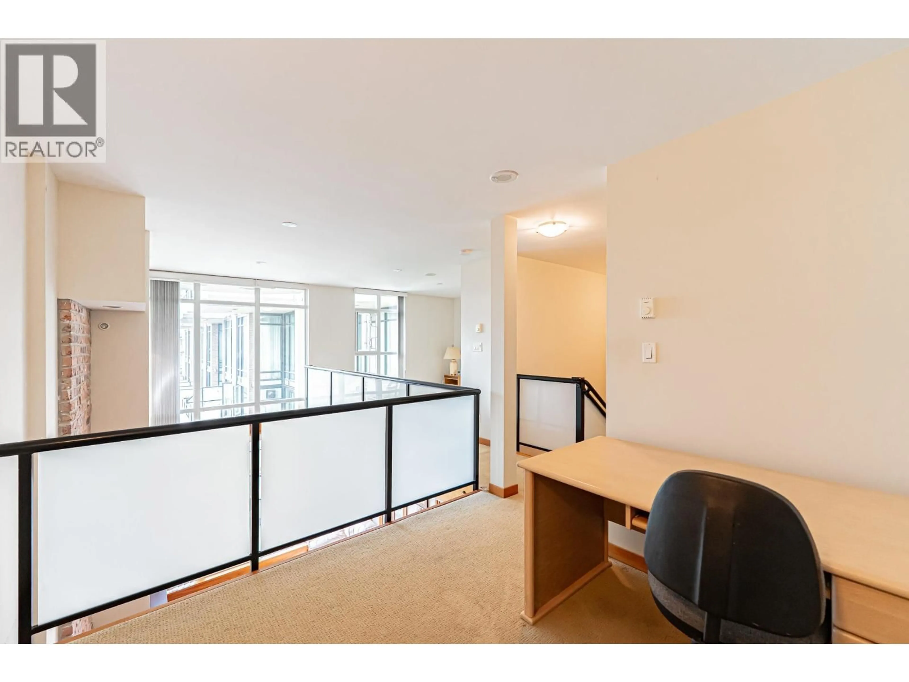 Indoor foyer for 412 - 10 RENAISSANCE SQUARE, New Westminster British Columbia V3M7B1