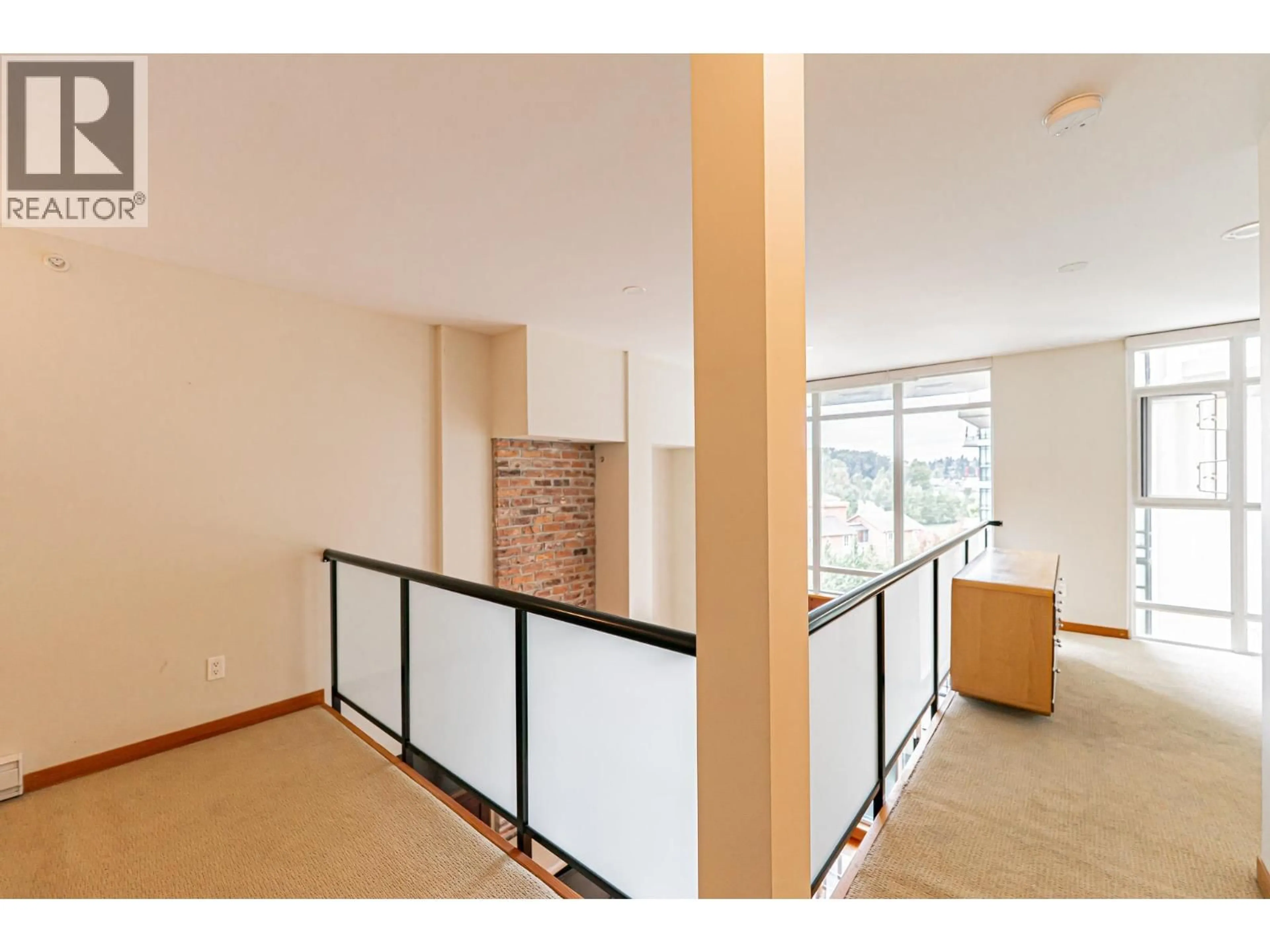 Indoor foyer for 412 - 10 RENAISSANCE SQUARE, New Westminster British Columbia V3M7B1