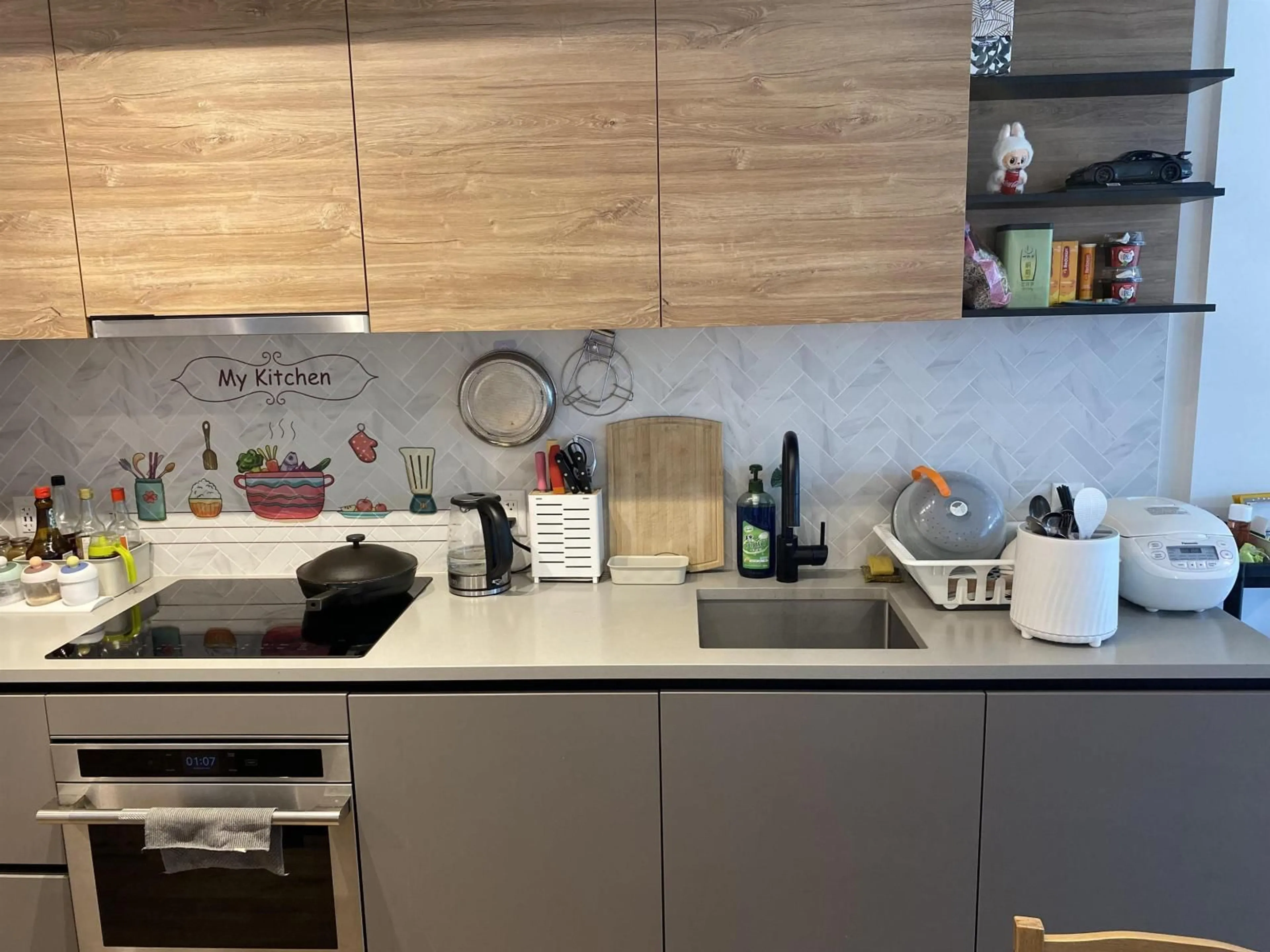 Standard kitchen, wood/laminate floor for 307 - 13428 105, Surrey British Columbia V3T0S6