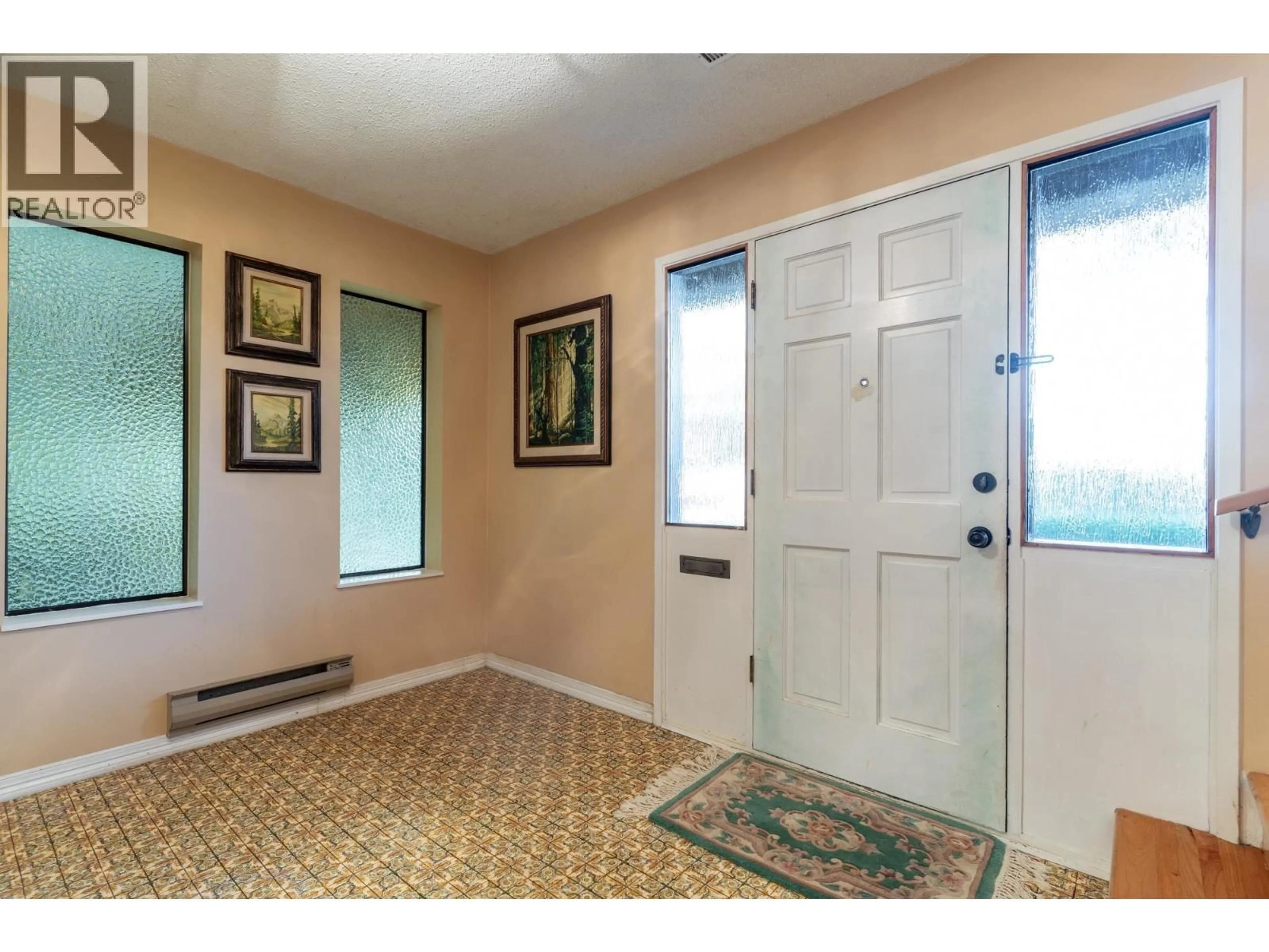 Indoor entryway for 5602 46 AVENUE, Delta British Columbia V4K3V8