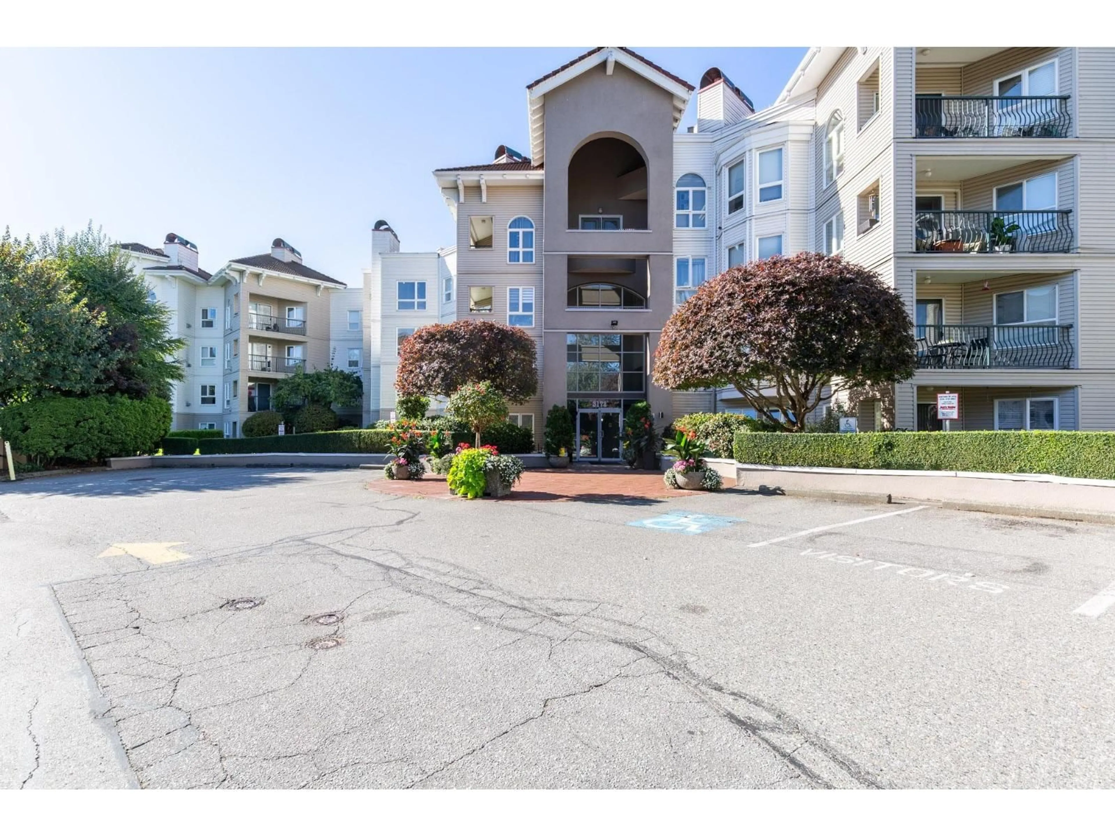 Patio, unknown for 202 - 3172 GLADWIN, Abbotsford British Columbia V2T5T3
