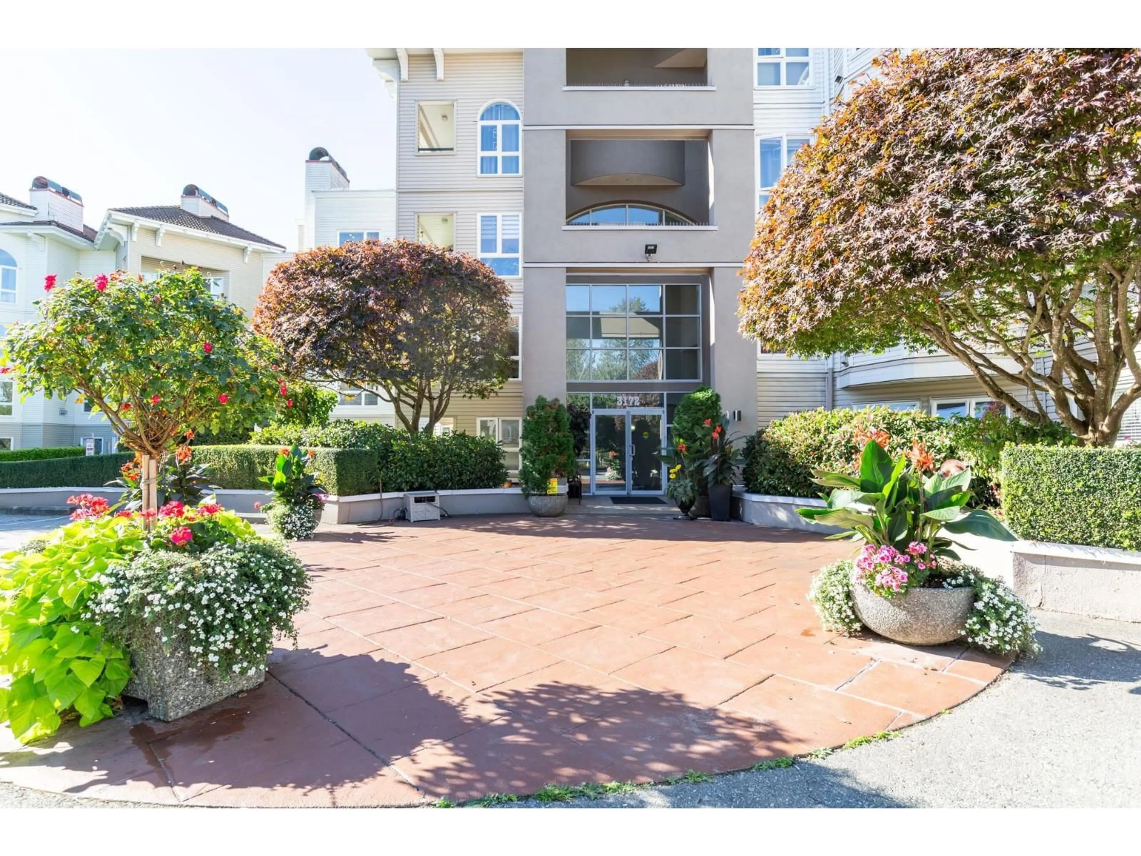 Patio, street for 202 - 3172 GLADWIN, Abbotsford British Columbia V2T5T3