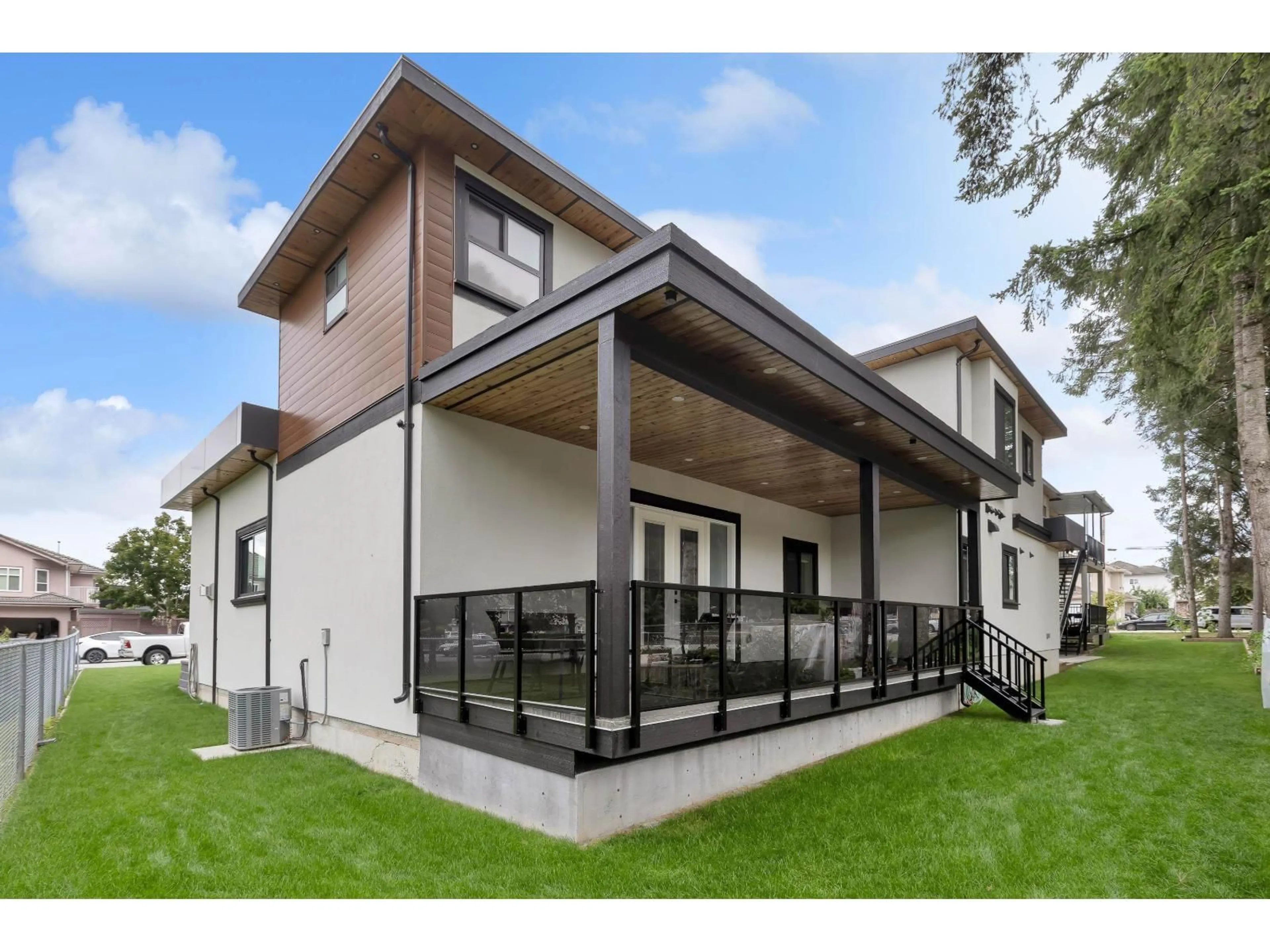 Home with vinyl exterior material, street for 12280 70A, Surrey British Columbia V3W4Z8