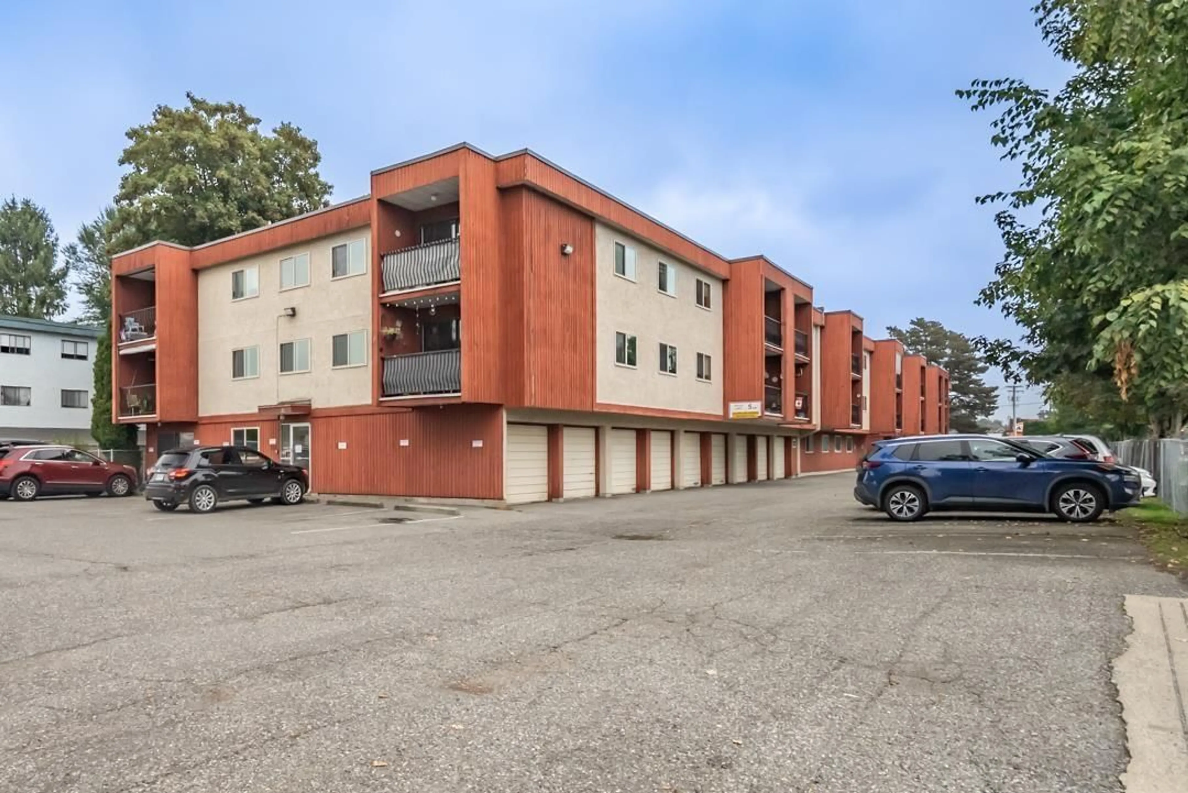Patio, building for 330 - 1735 AGASSIZ-ROSEDALE HIGHWAY NO 9 HIGHWAY, Agassiz British Columbia V0M1A2