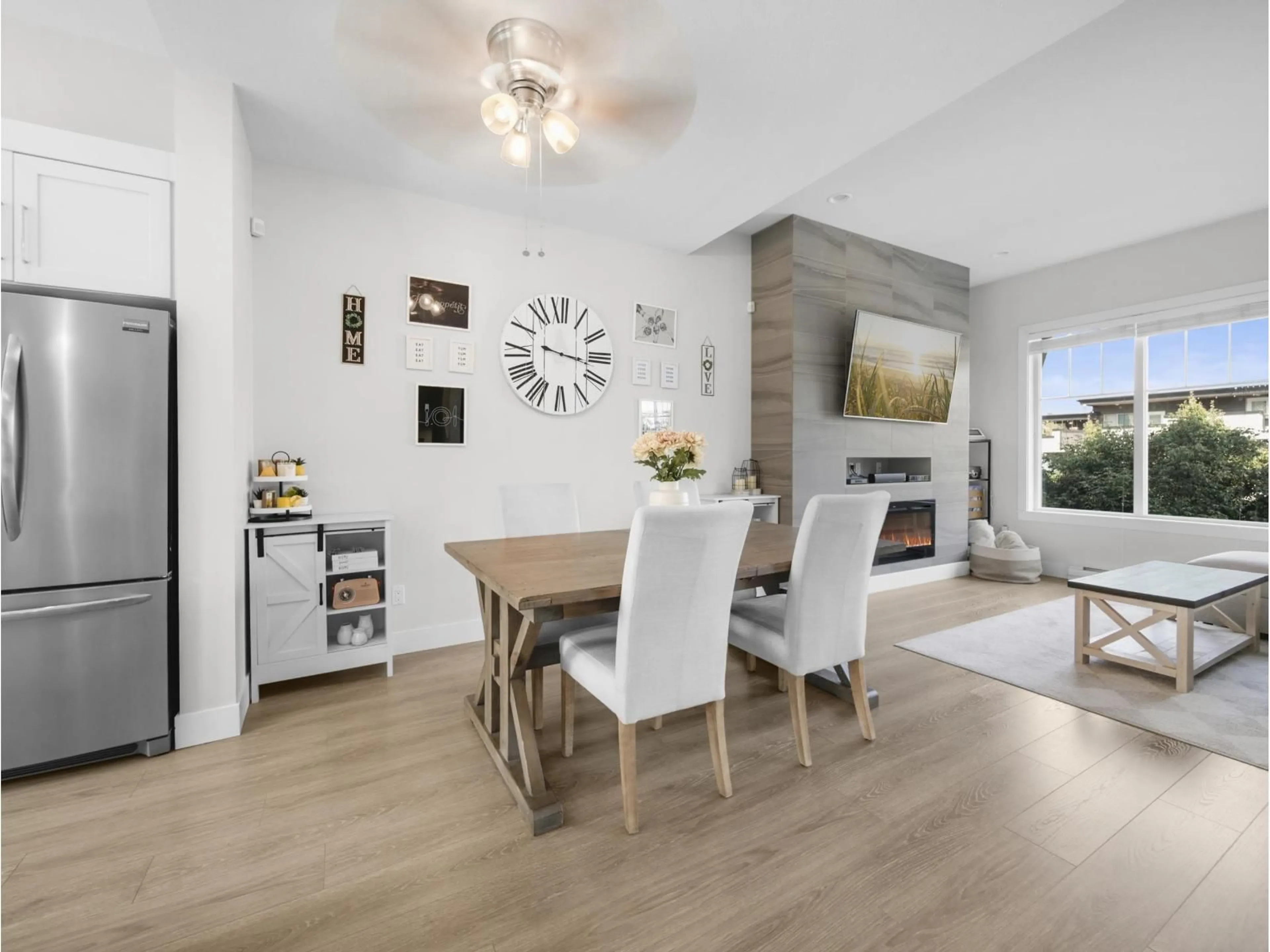 Dining room, wood/laminate floor for 2 - 2855 158, Surrey British Columbia V3Z0P5