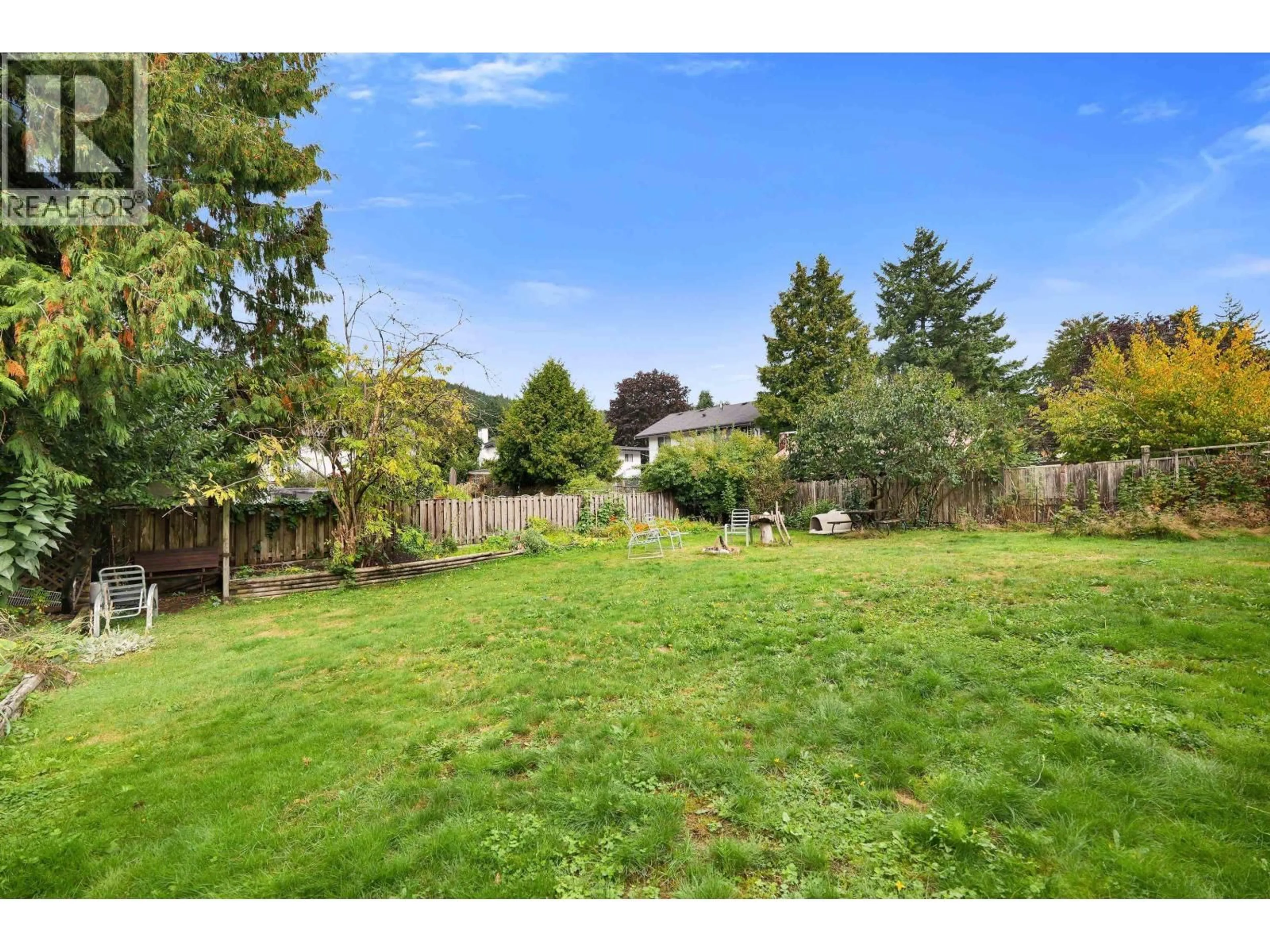 A pic from outside/outdoor area/front of a property/back of a property/a pic from drone, unknown for 38159 HEMLOCK AVENUE, Squamish British Columbia V8B0X6
